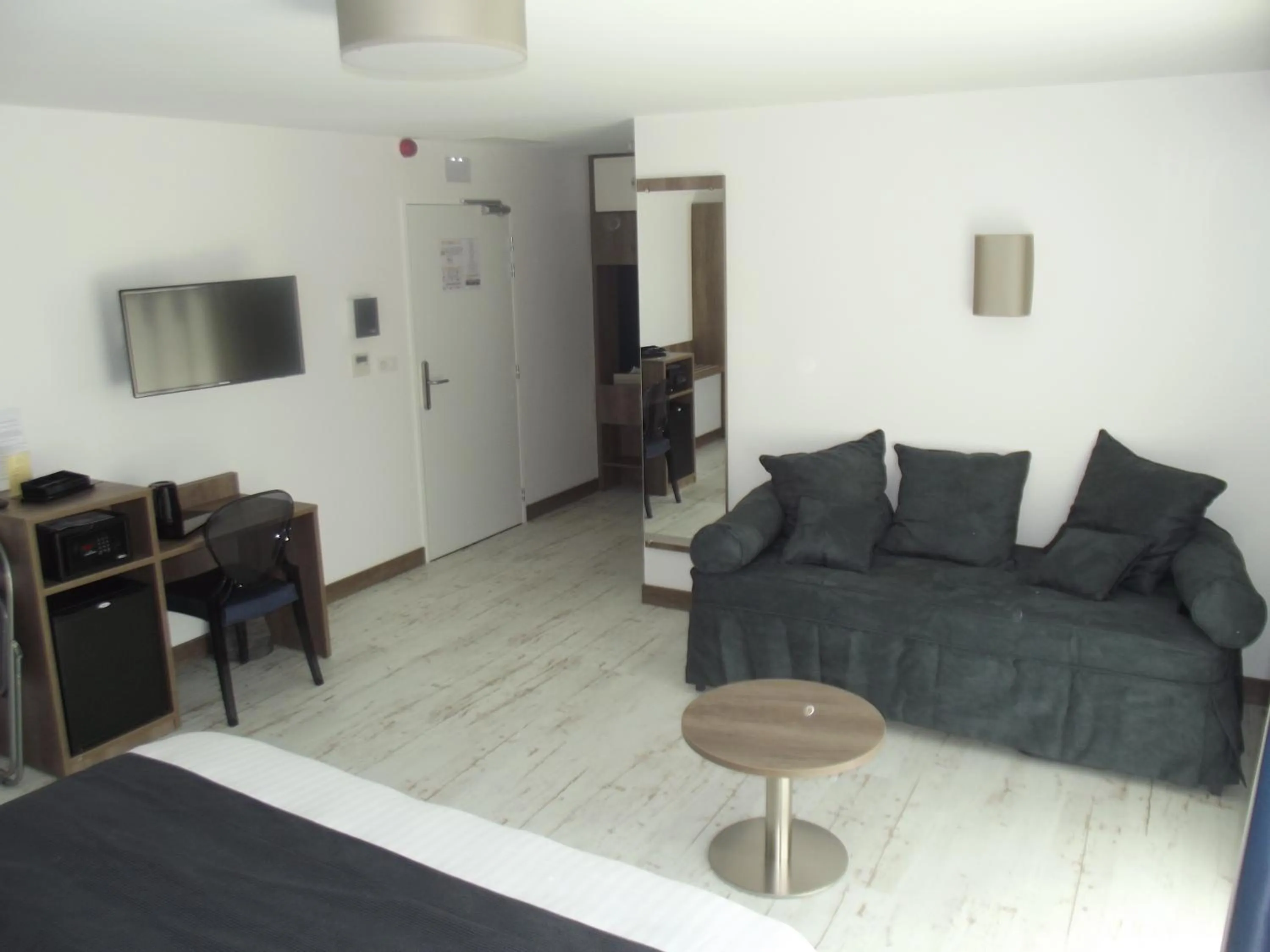 Photo of the whole room in Le Domaine des Oliviers