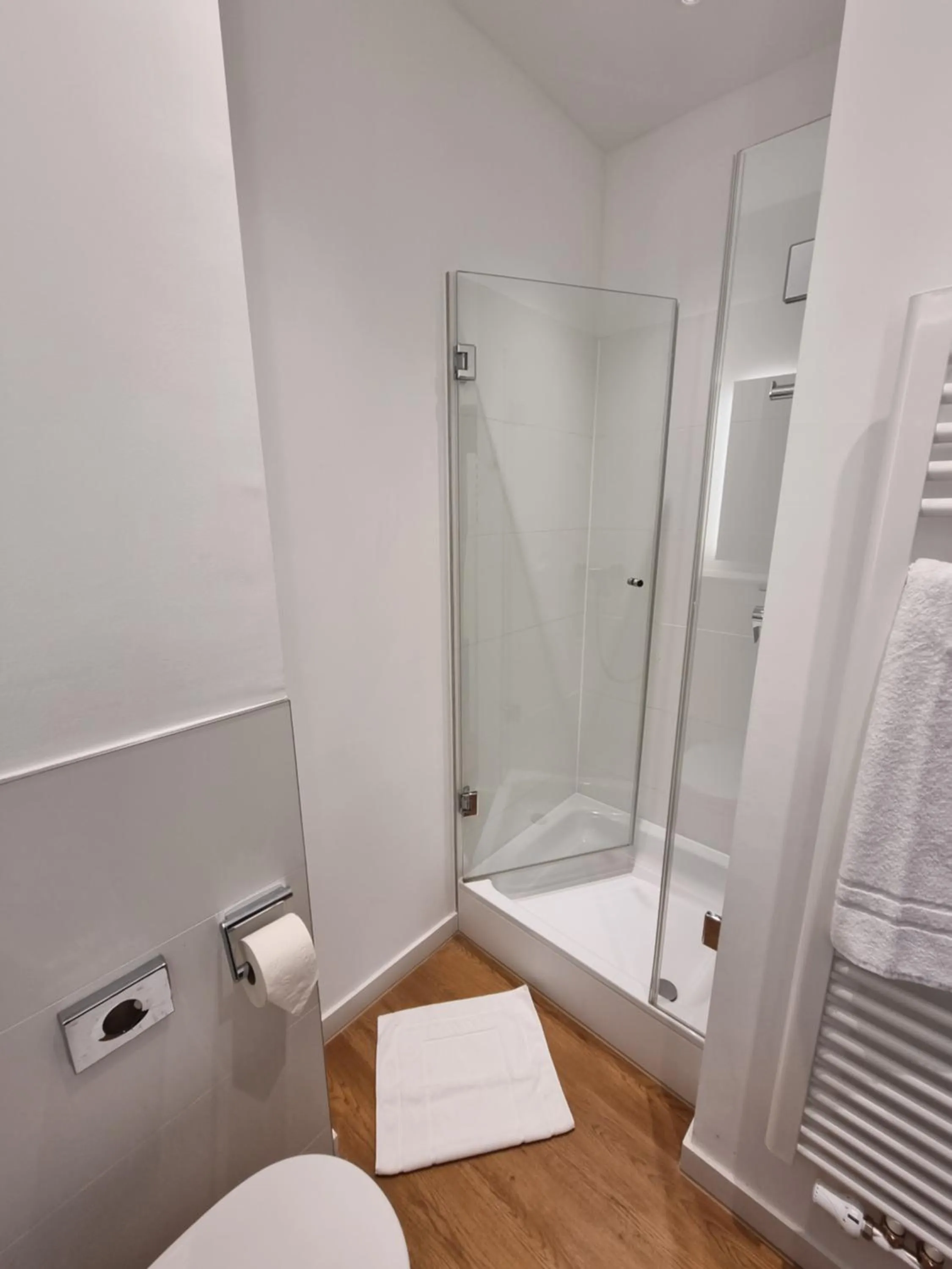 Shower in my MINGA Airport serviced Apartments