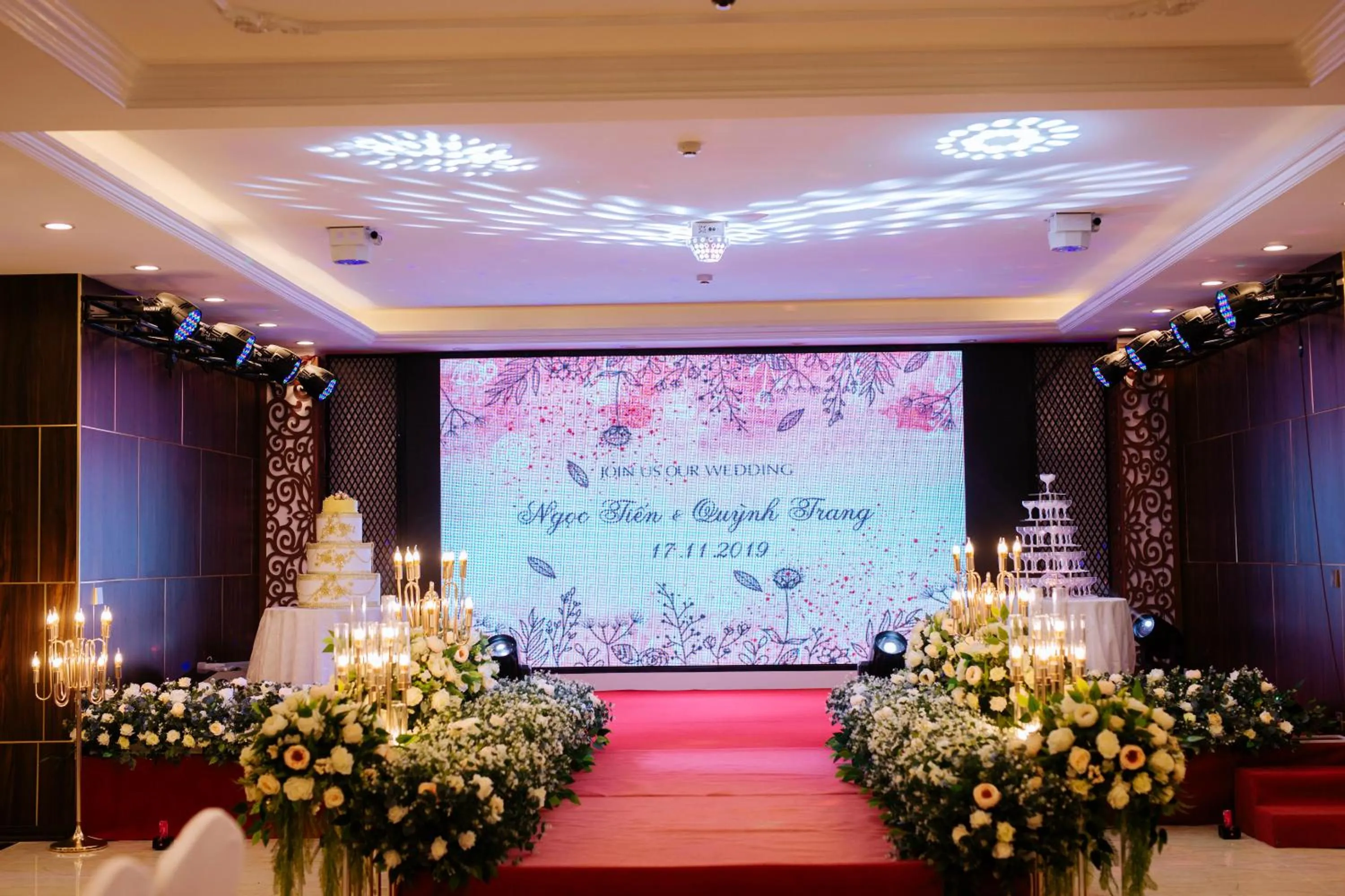 Restaurant/places to eat in Thông Đỏ Hotel