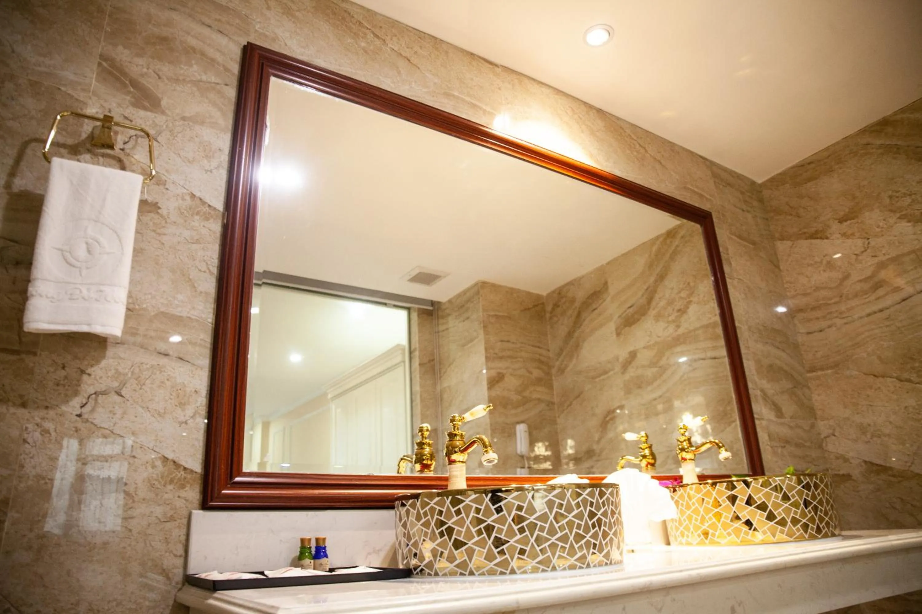 Bathroom in Thông Đỏ Hotel