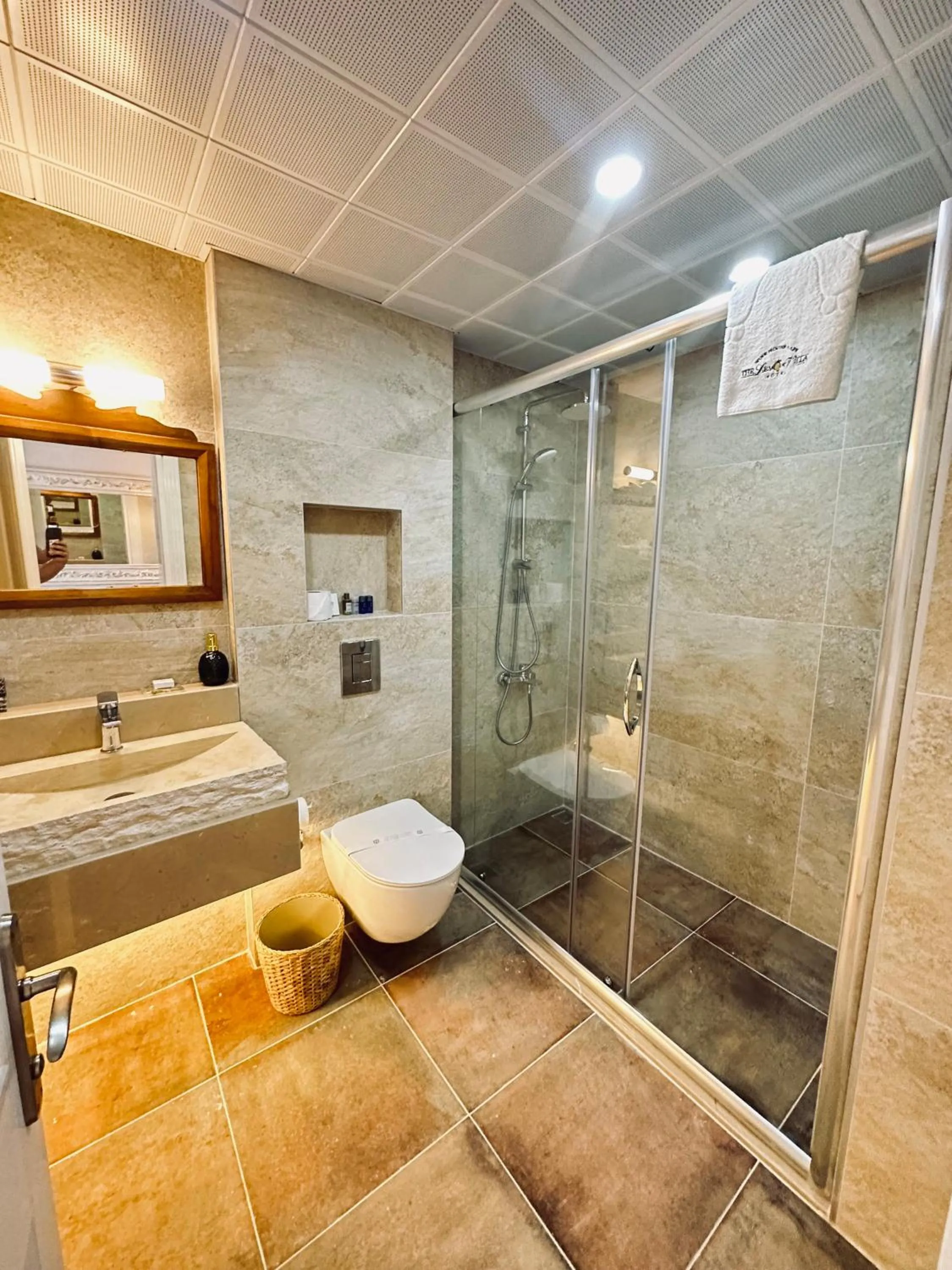 Shower in Lemon Villa Hotel