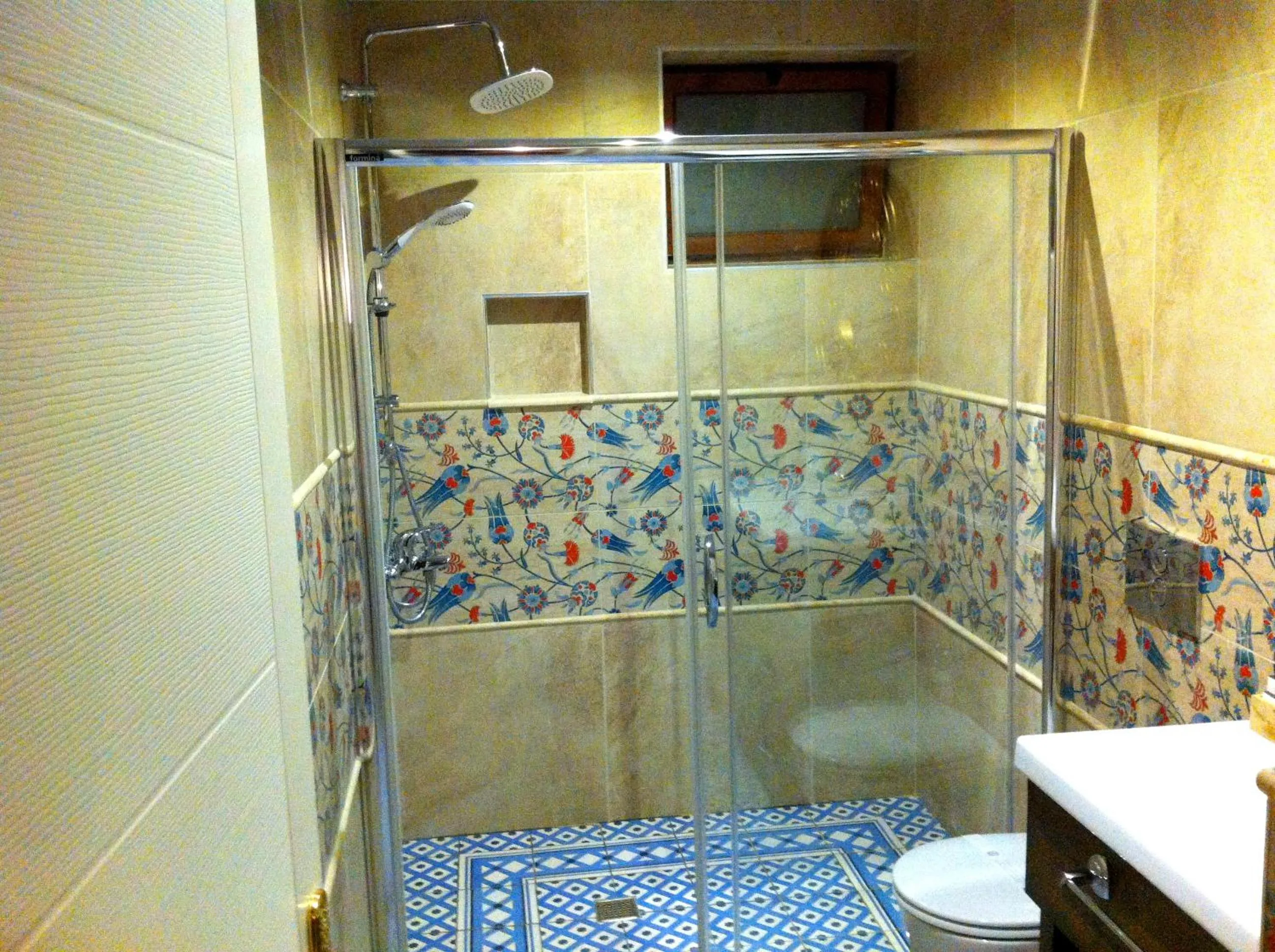 Shower in Lemon Villa Hotel