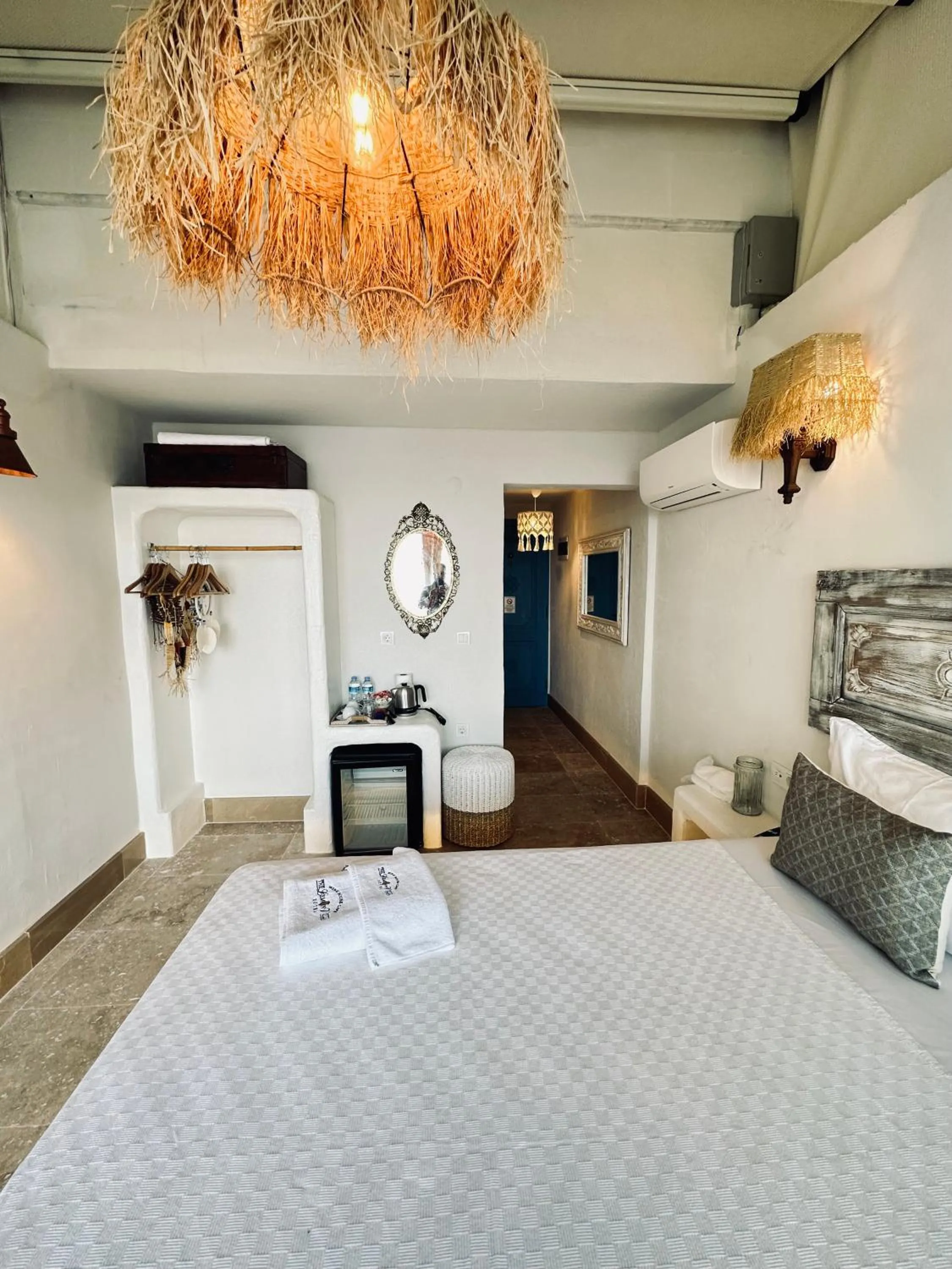 Photo of the whole room, Bed in Lemon Villa Hotel