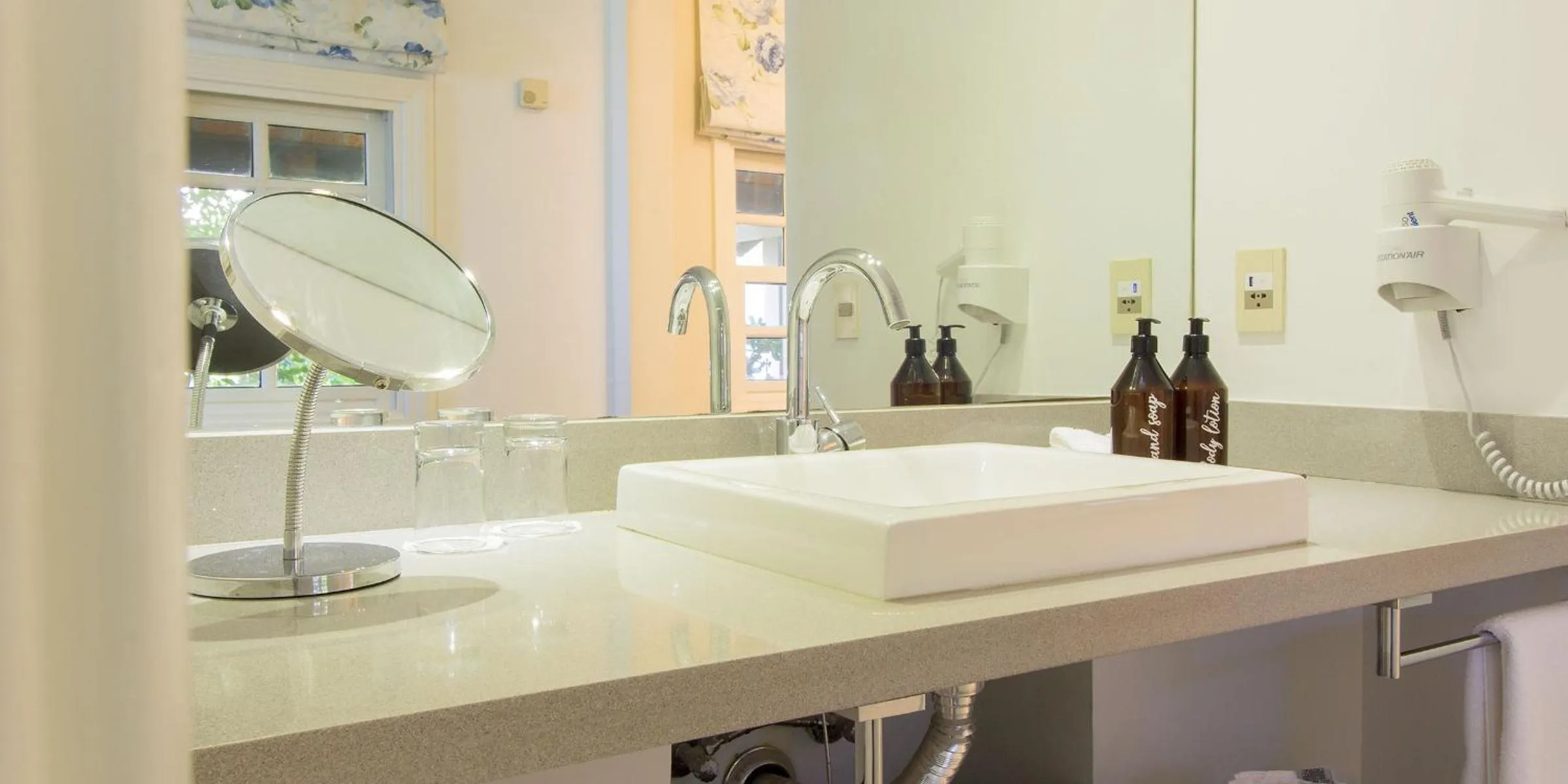 Bathroom in Hotel L'Auberge