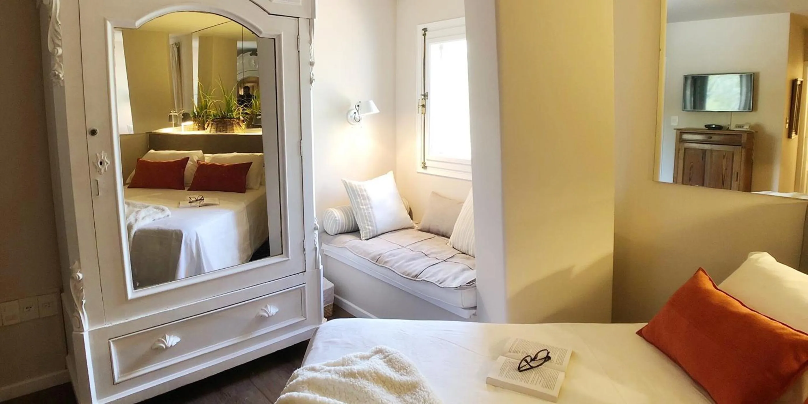 Bedroom, Bed in Hotel L'Auberge