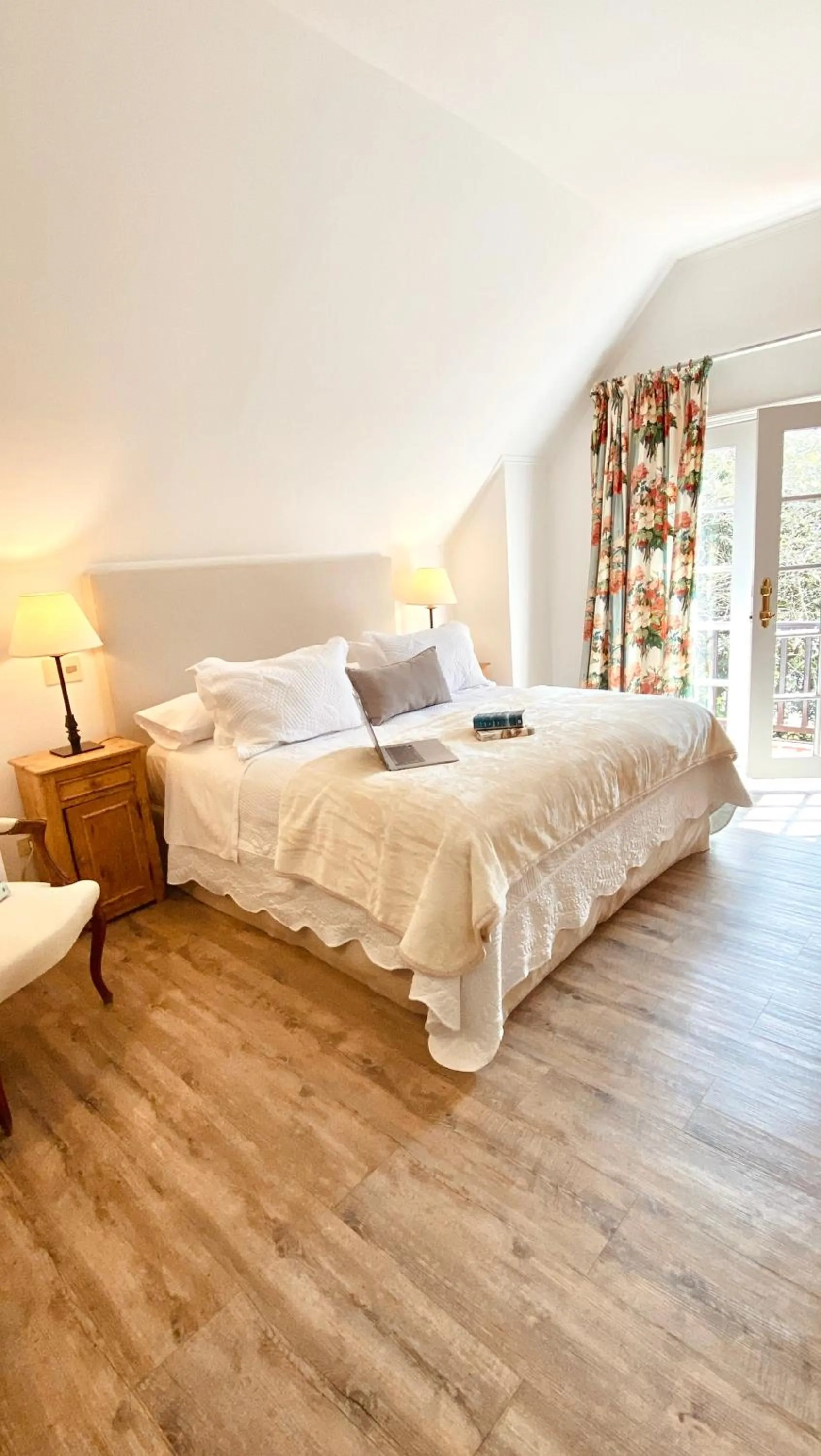 Bedroom, Bed in Hotel L'Auberge