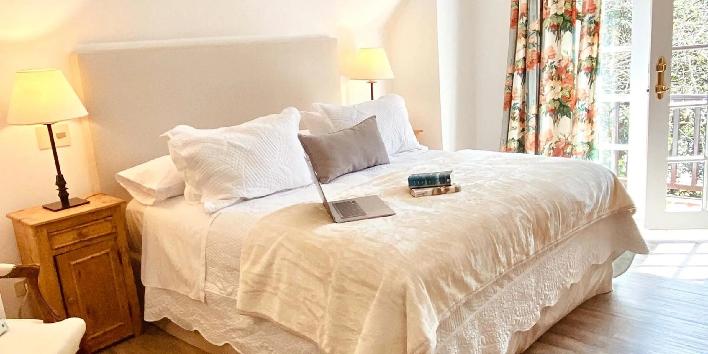 Bedroom, Bed in Hotel L'Auberge