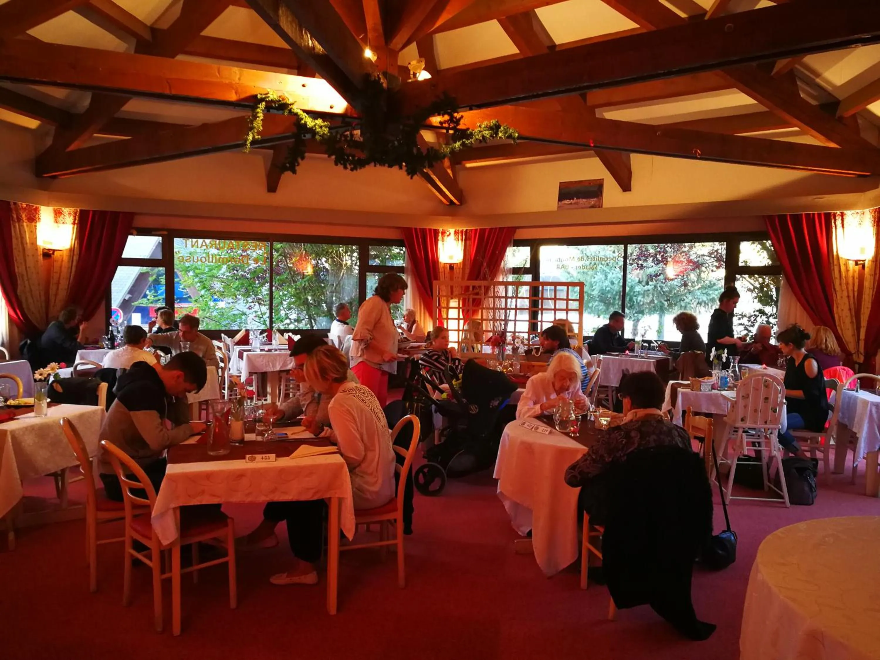 Restaurant/places to eat in Hôtel Espace Montclar