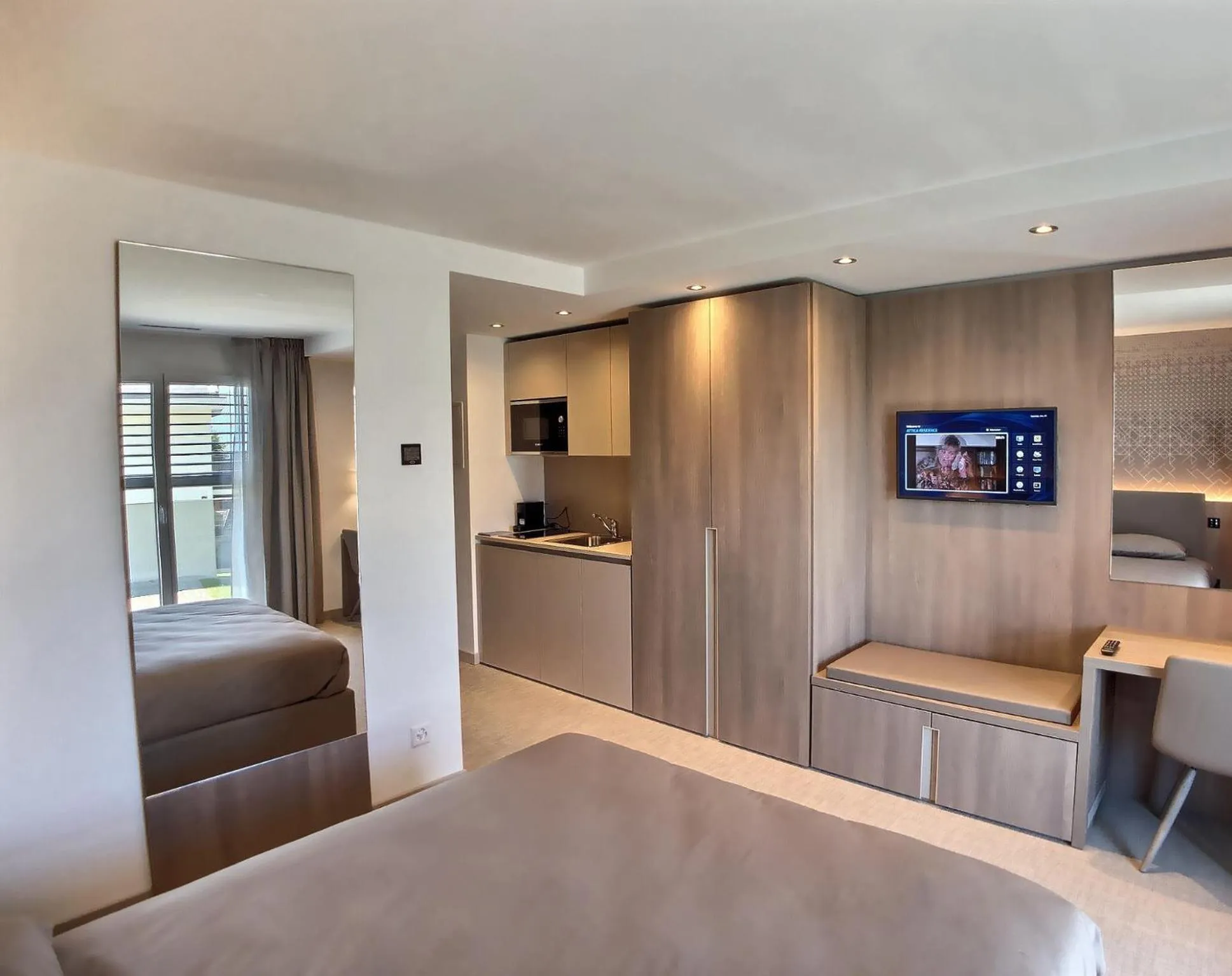 Photo of the whole room, Bed in Attica Résidences, Lausanne