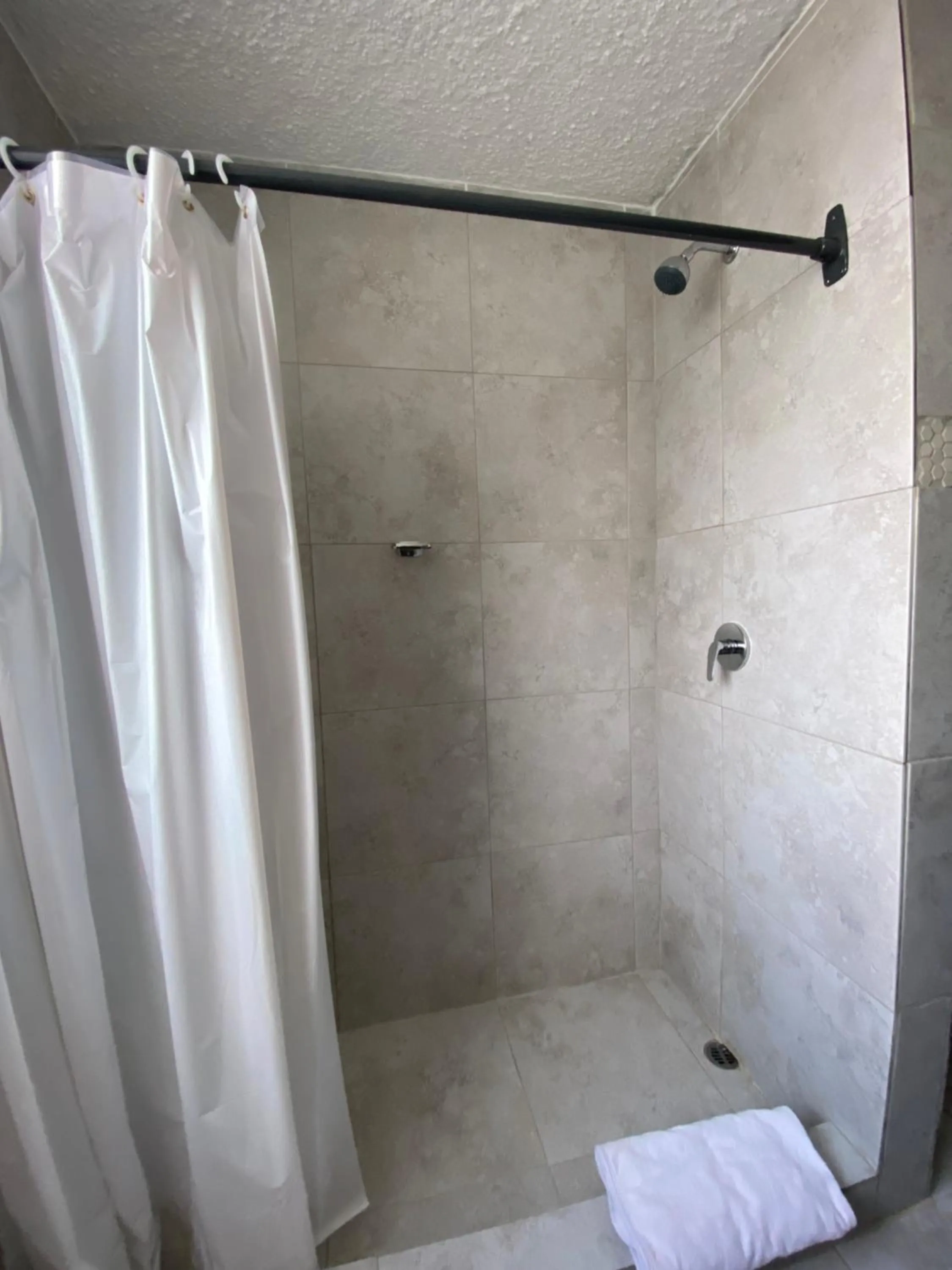 Shower in Embassy Quito