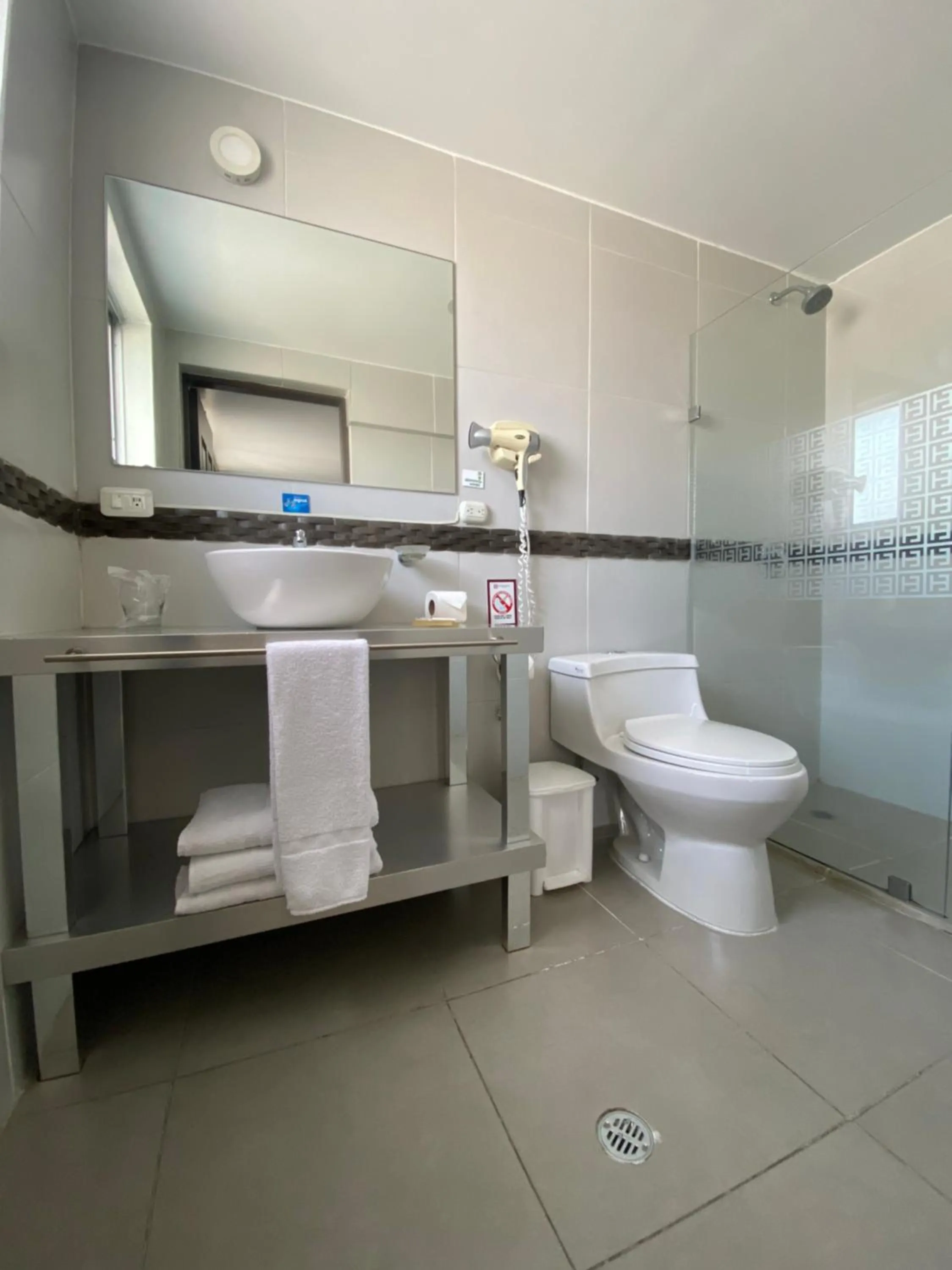 Shower in Embassy Quito