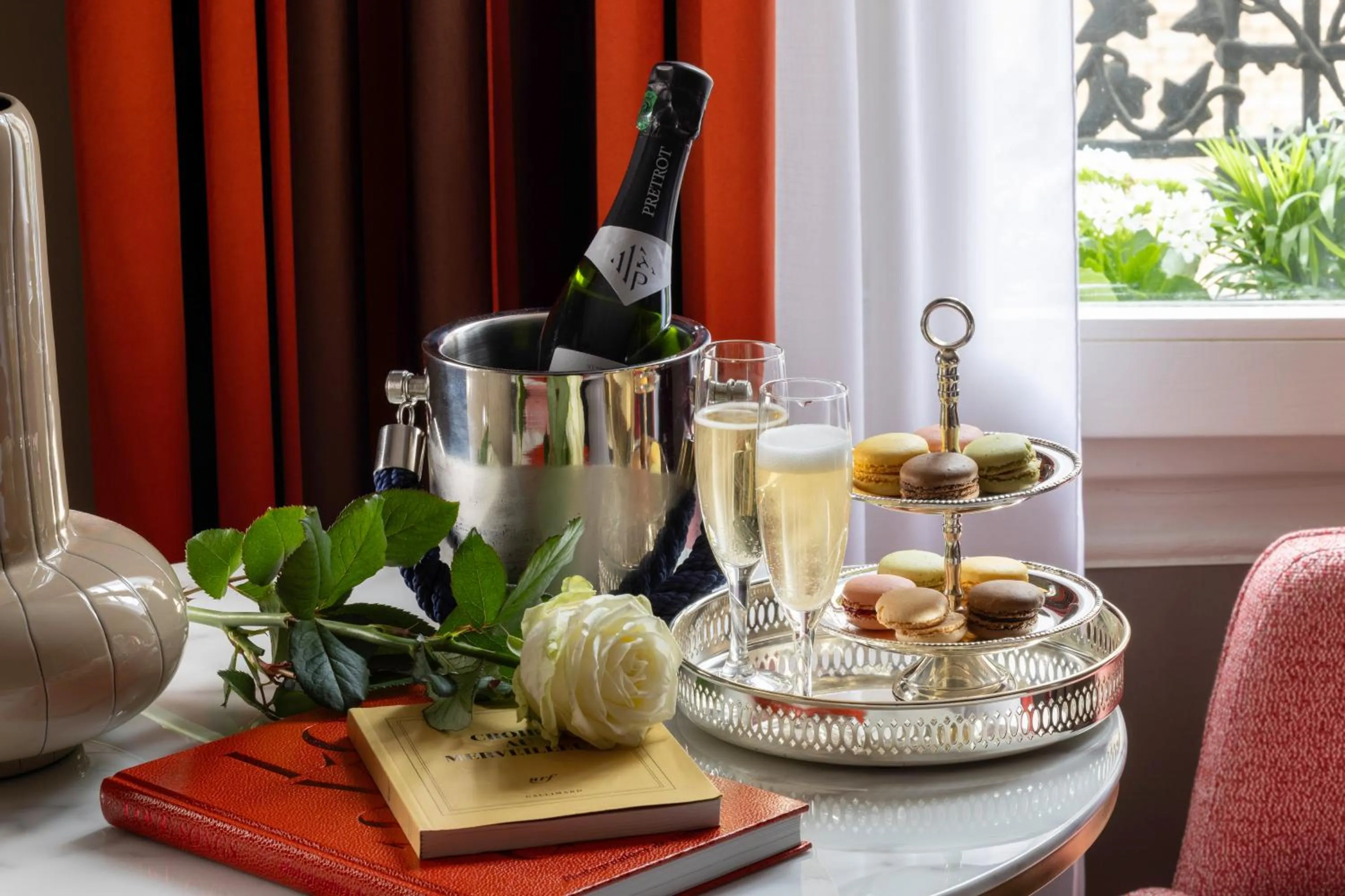 Food and drinks in Hotel Trianon Rive Gauche