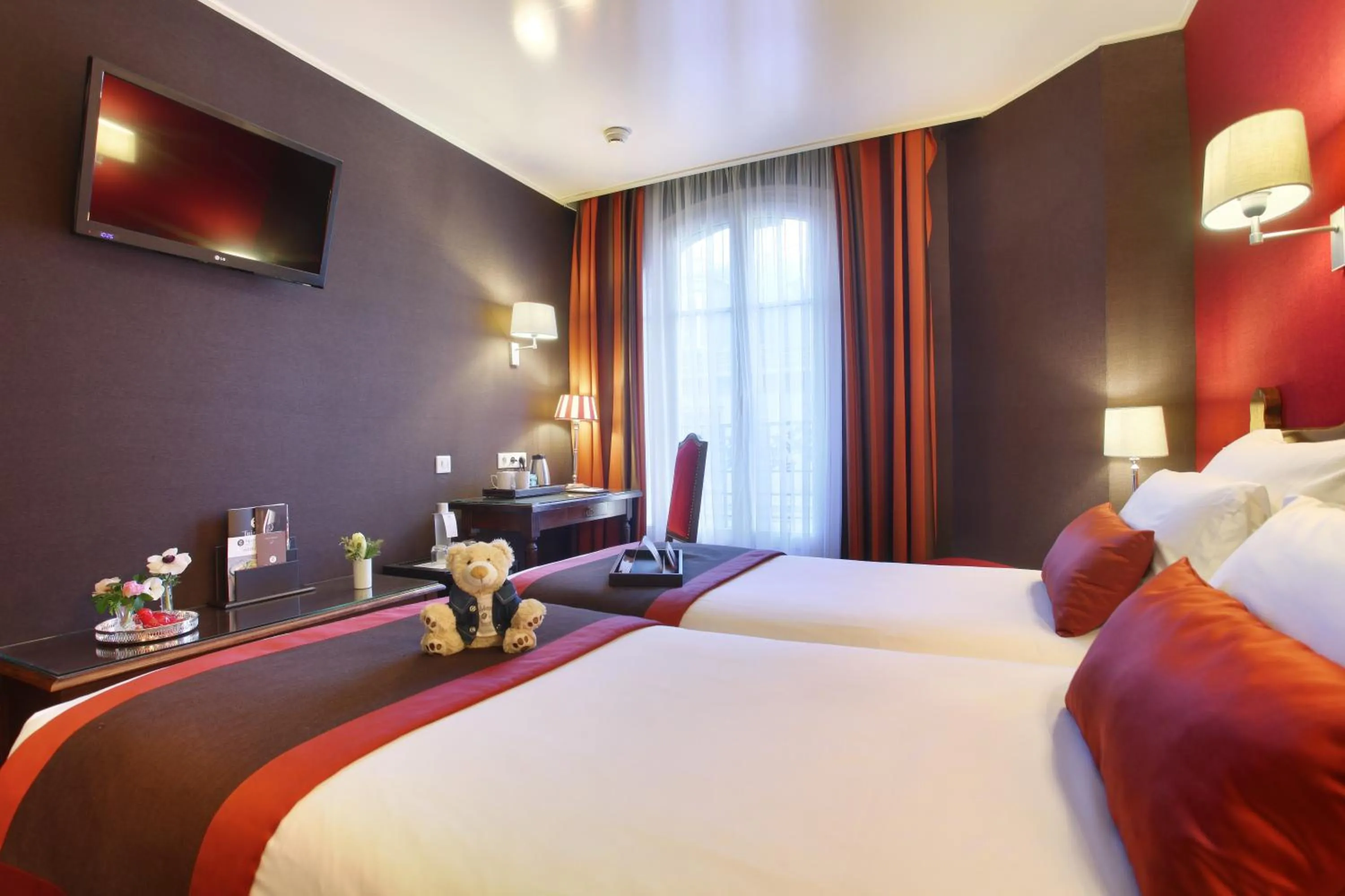 Bed in Hotel Trianon Rive Gauche