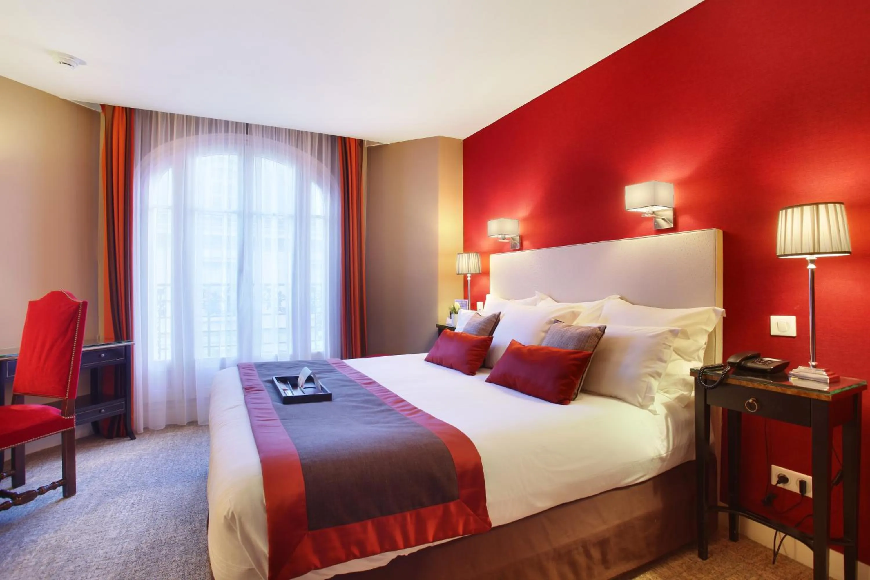 Bedroom, Bed in Hotel Trianon Rive Gauche
