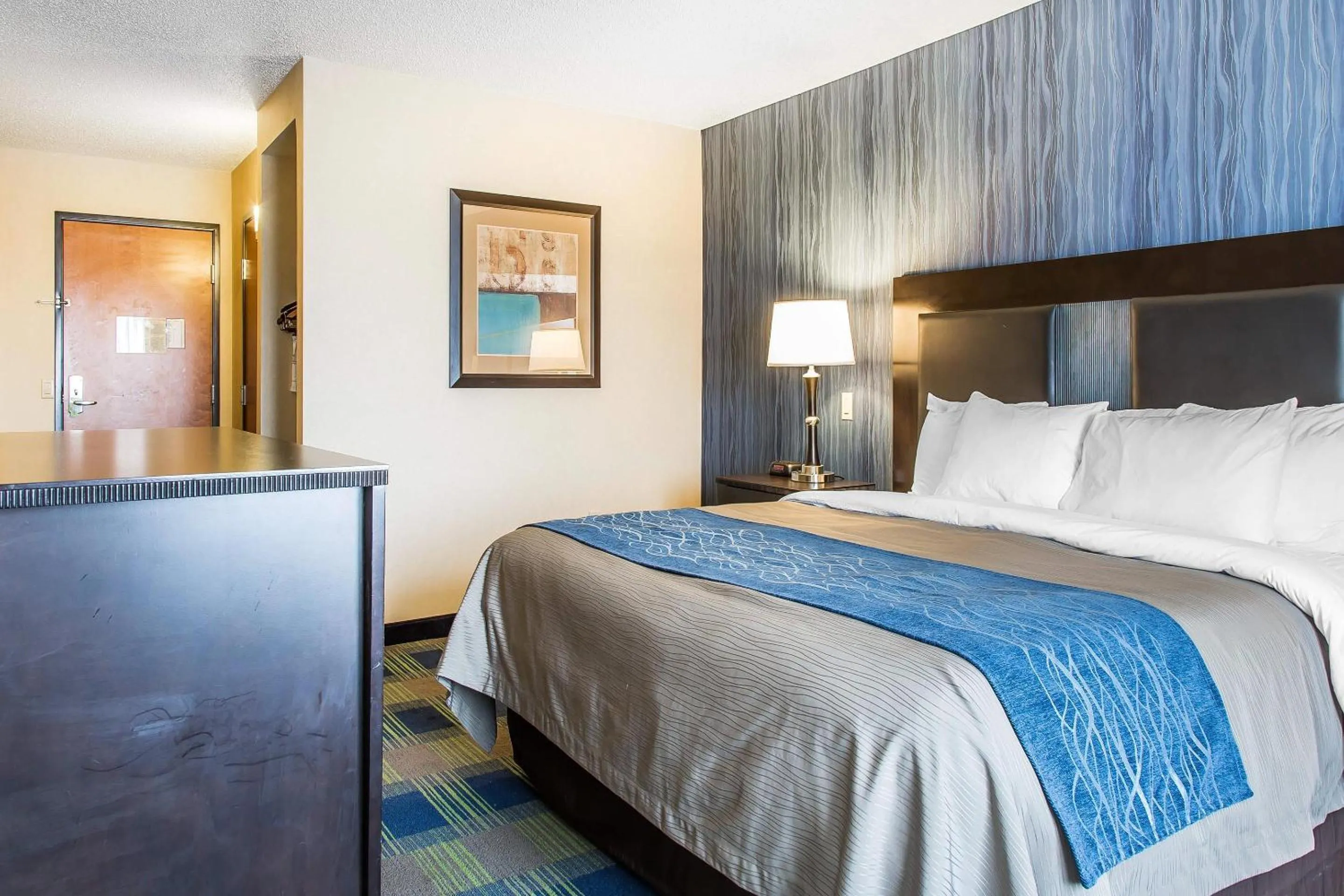 Bedroom, Bed in Comfort Inn & Suites Meriden East