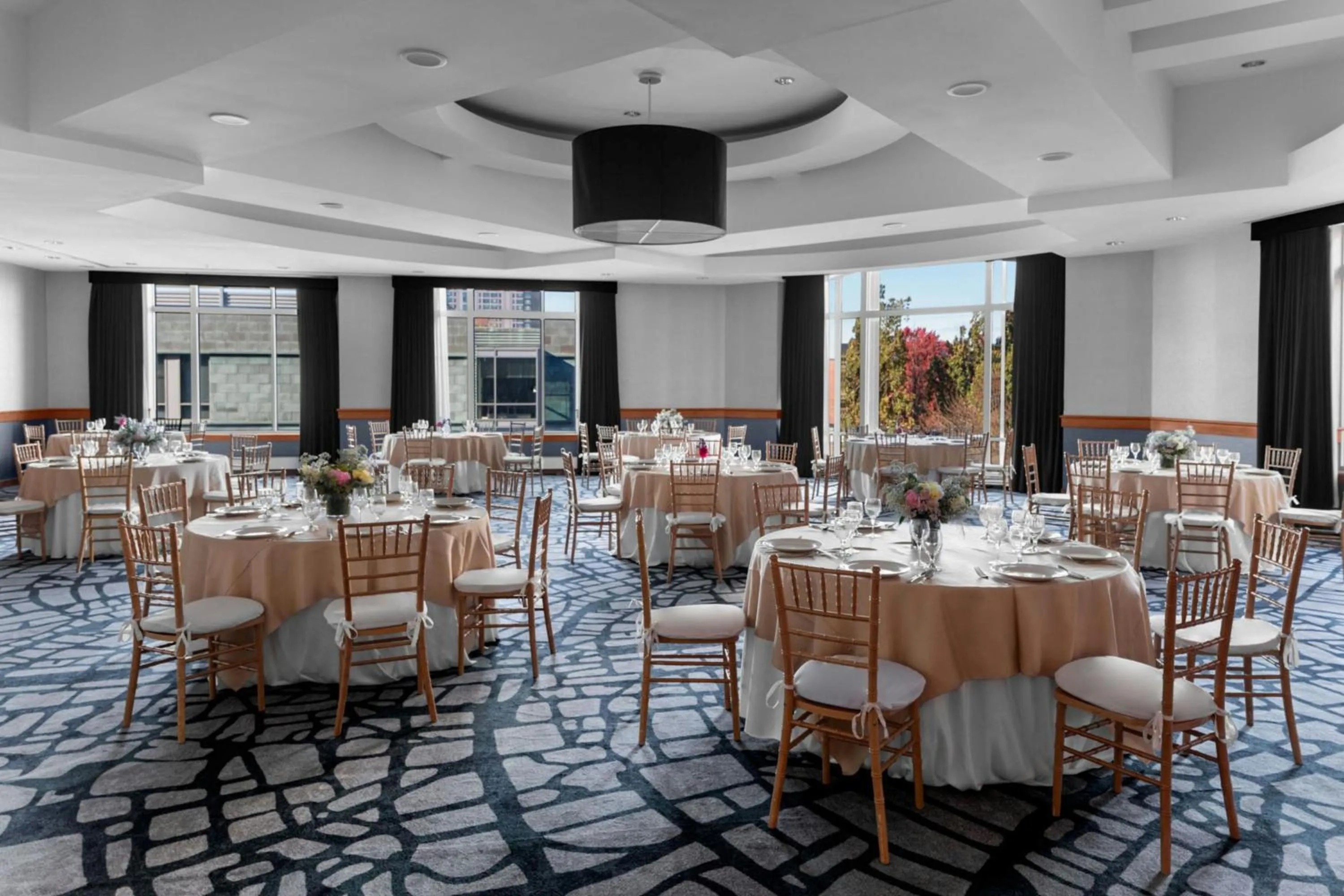 Lobby or reception in Le Meridien Boston Cambridge