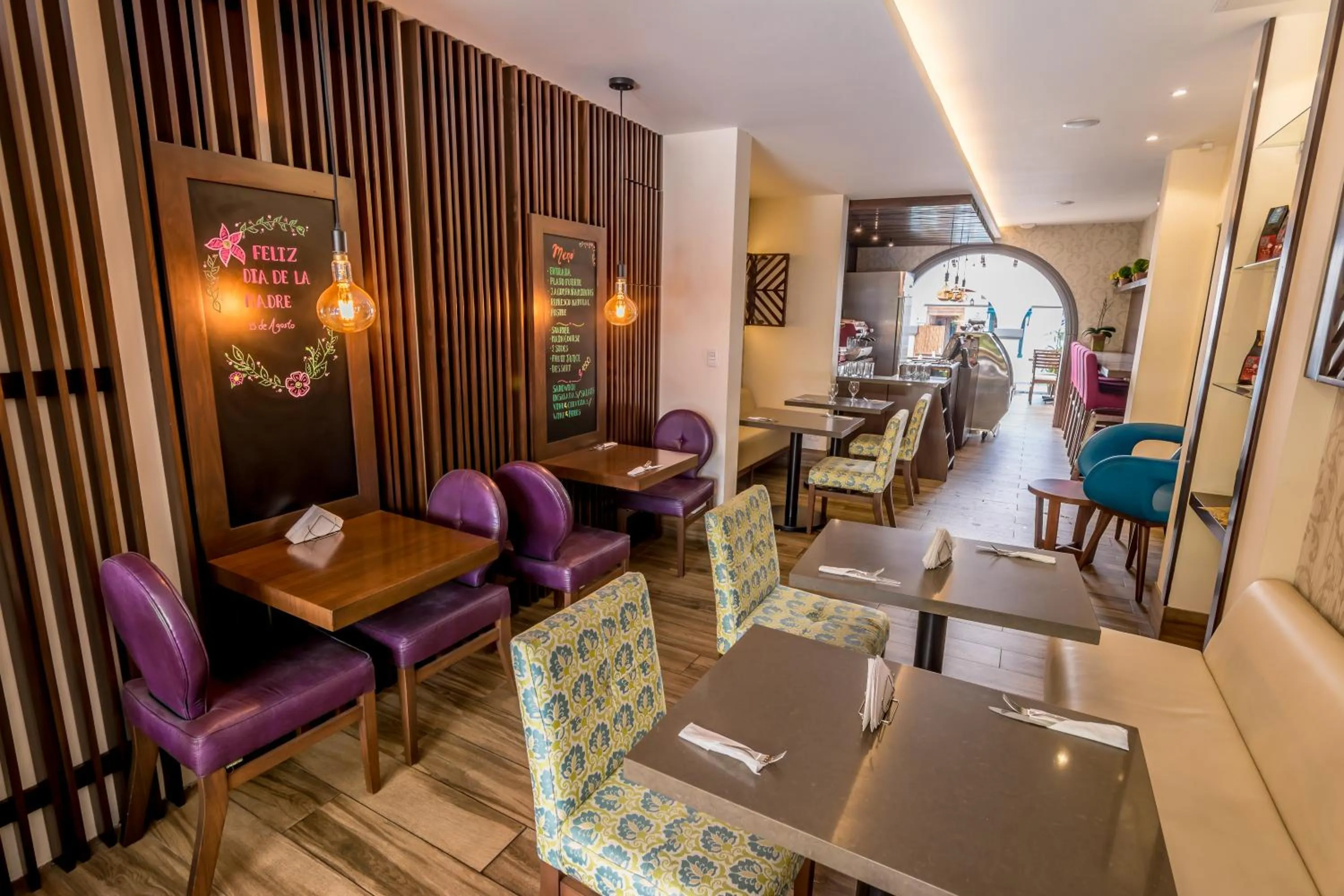 Restaurant/places to eat in Hotel Colonial