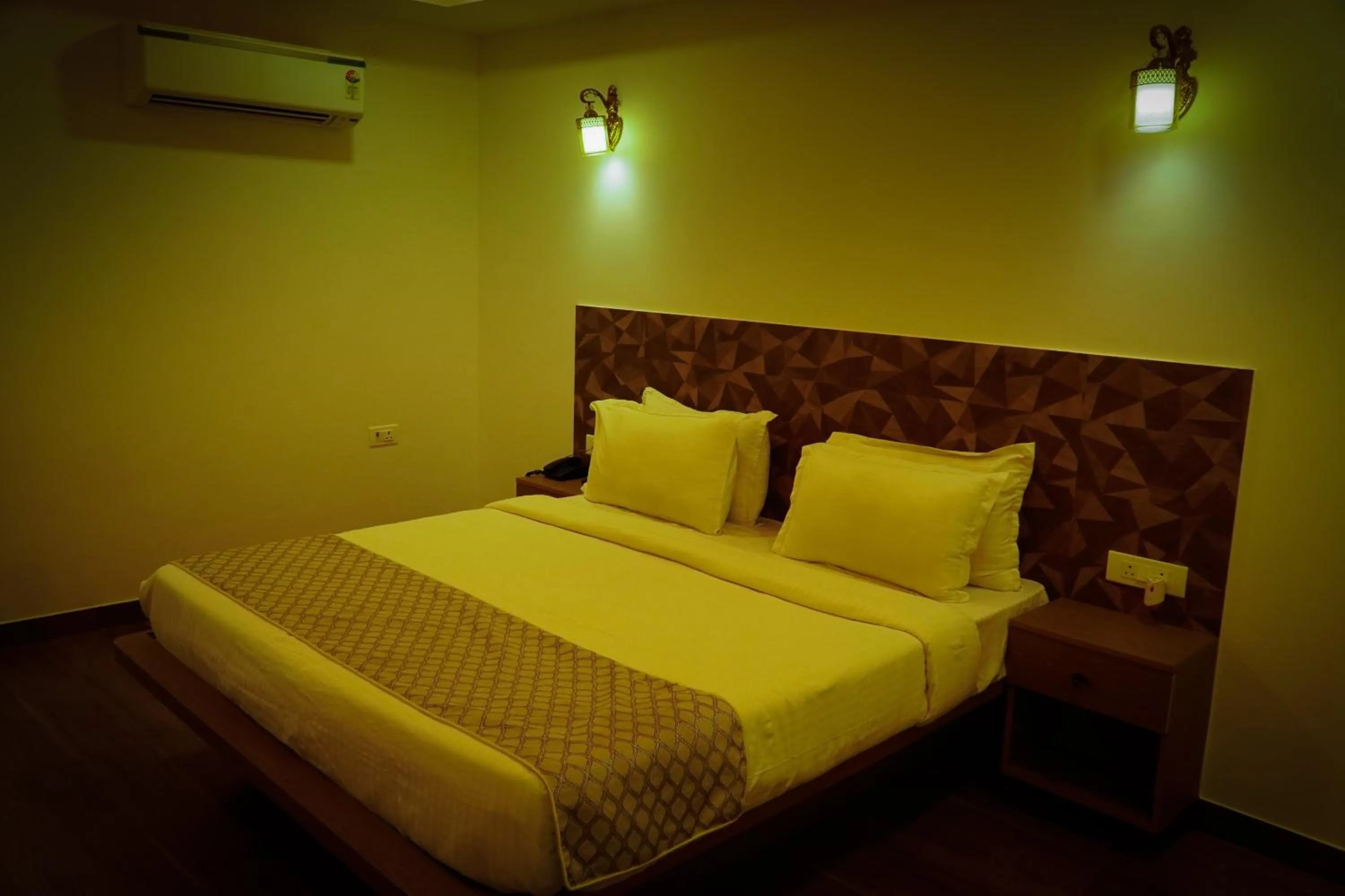 Photo of the whole room, Bed in Hotel Jaisal Inn - Pure Veg