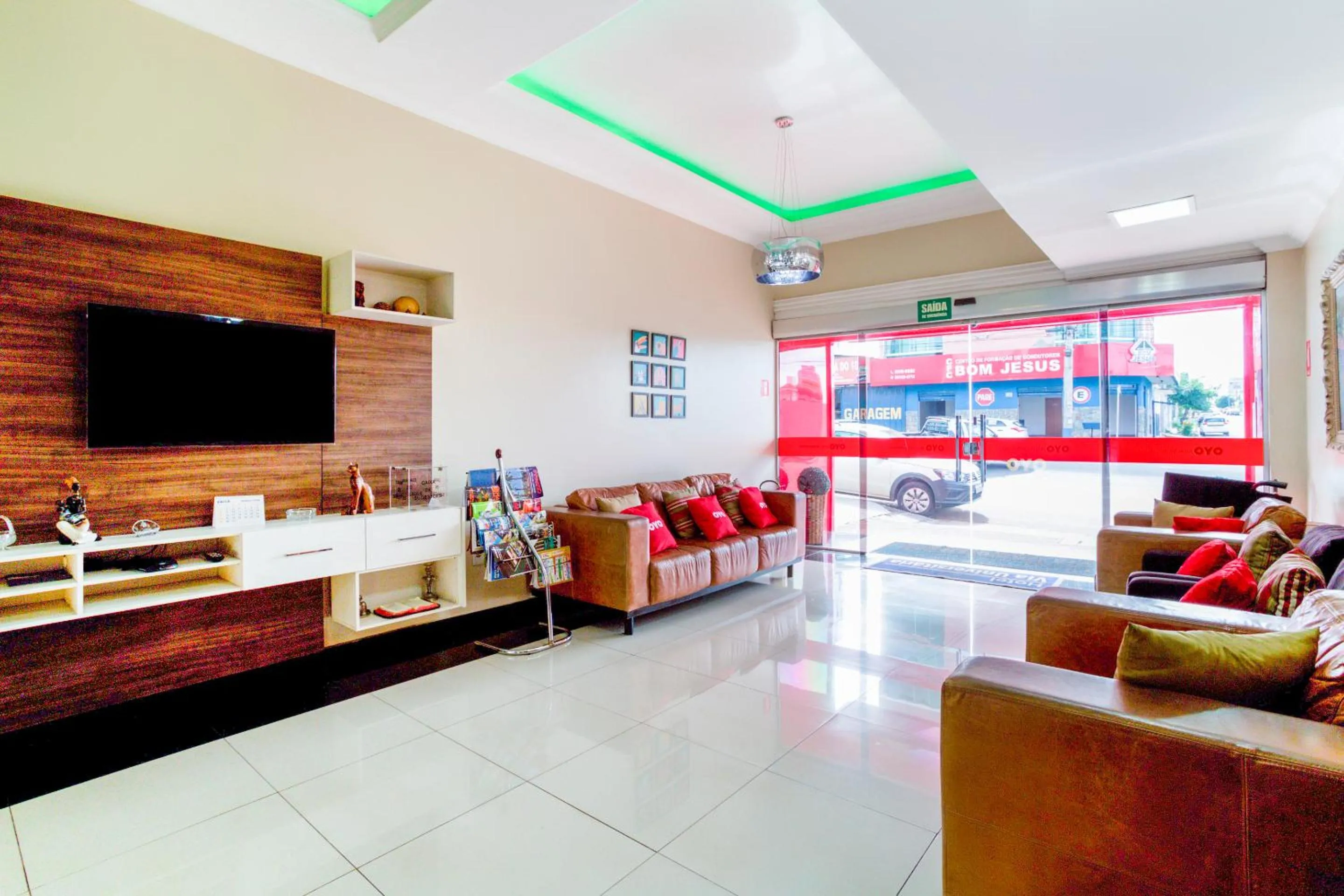 Seating area in OYO Hotel Via Universitária, Anápolis