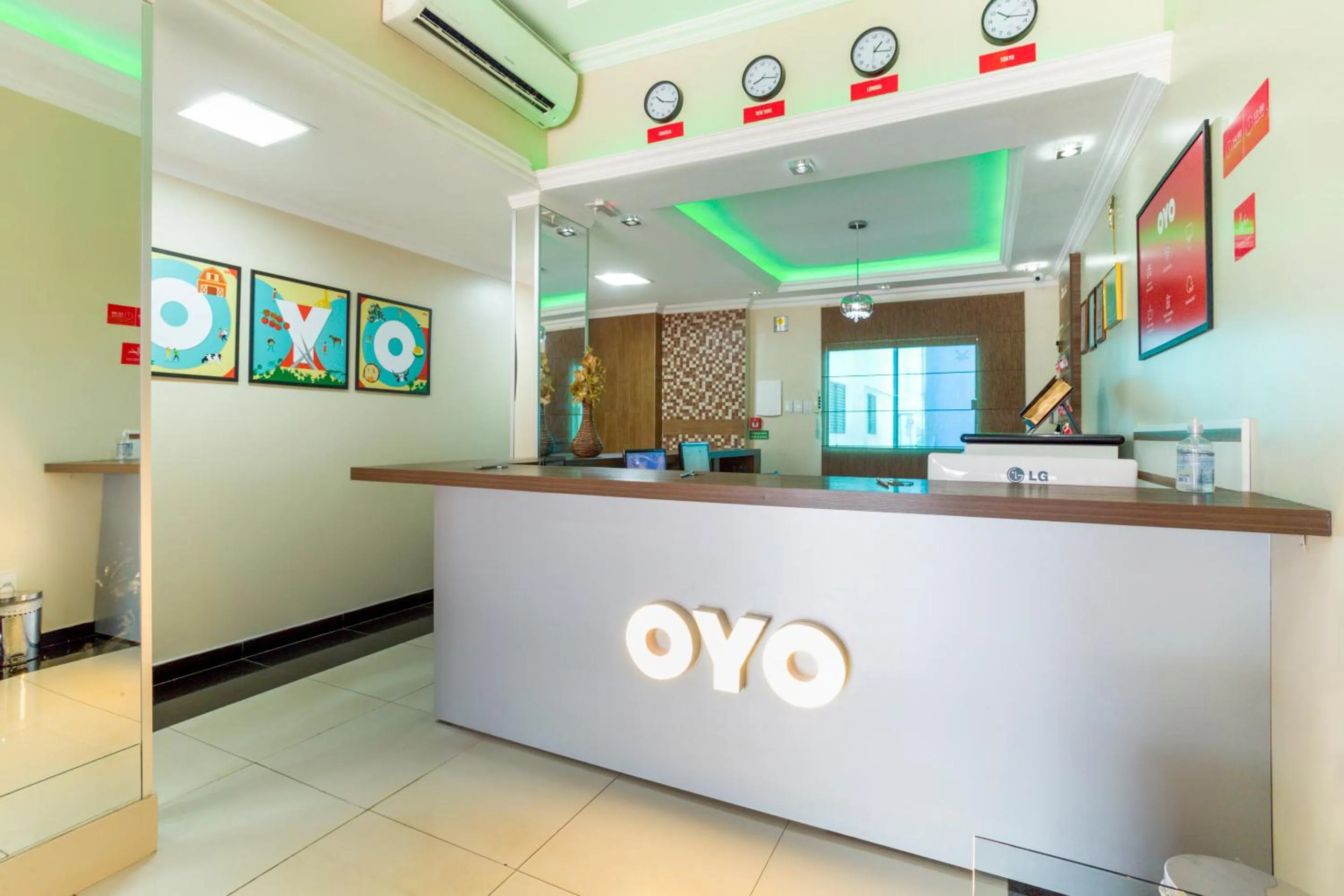 Property logo or sign in OYO Hotel Via Universitária, Anápolis