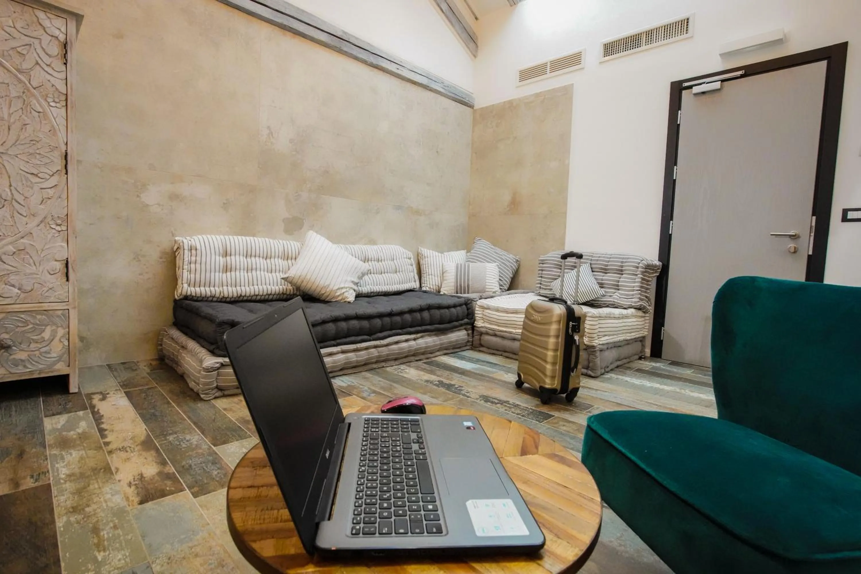 Bedroom in Rosso Cortese