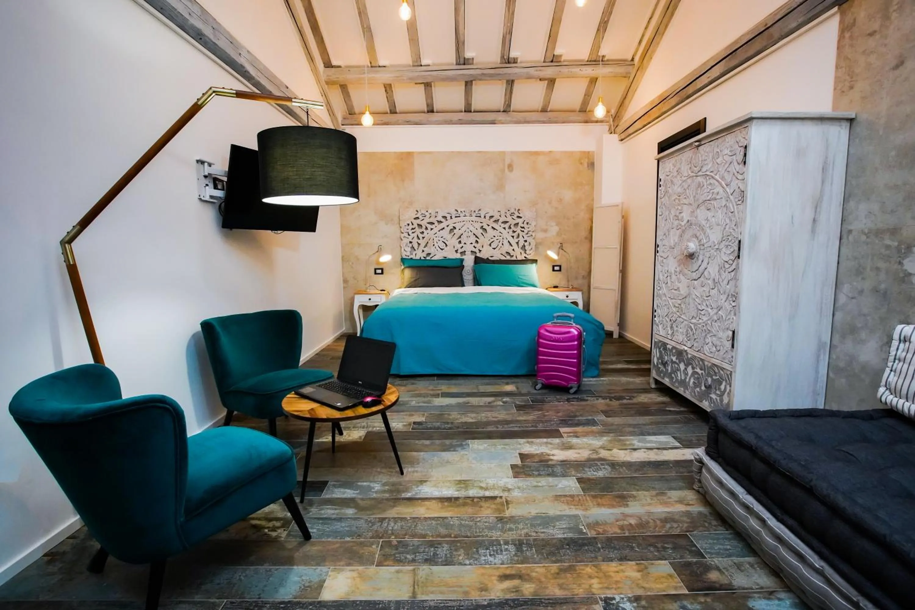 Bedroom in Rosso Cortese