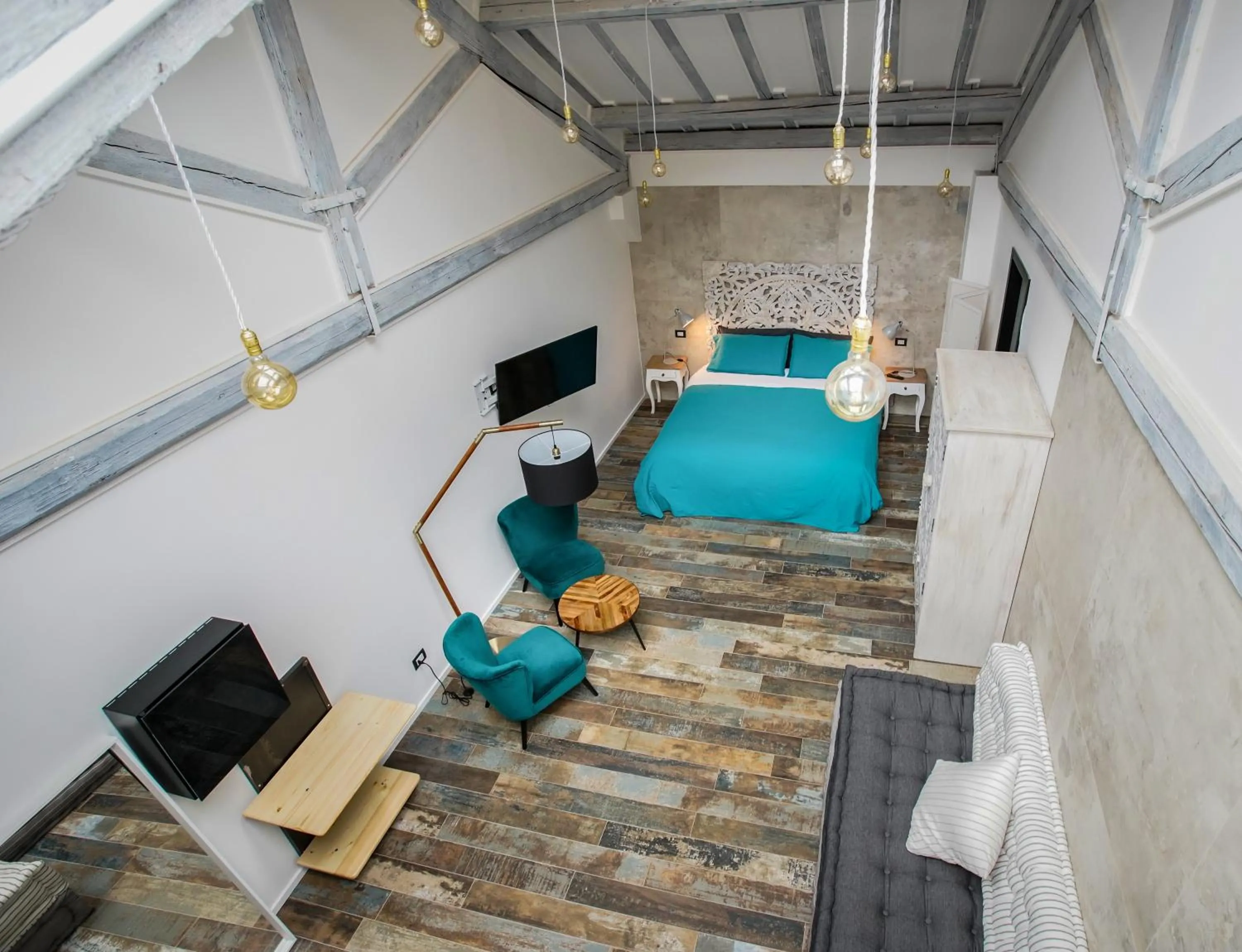 Bedroom, Bed in Rosso Cortese