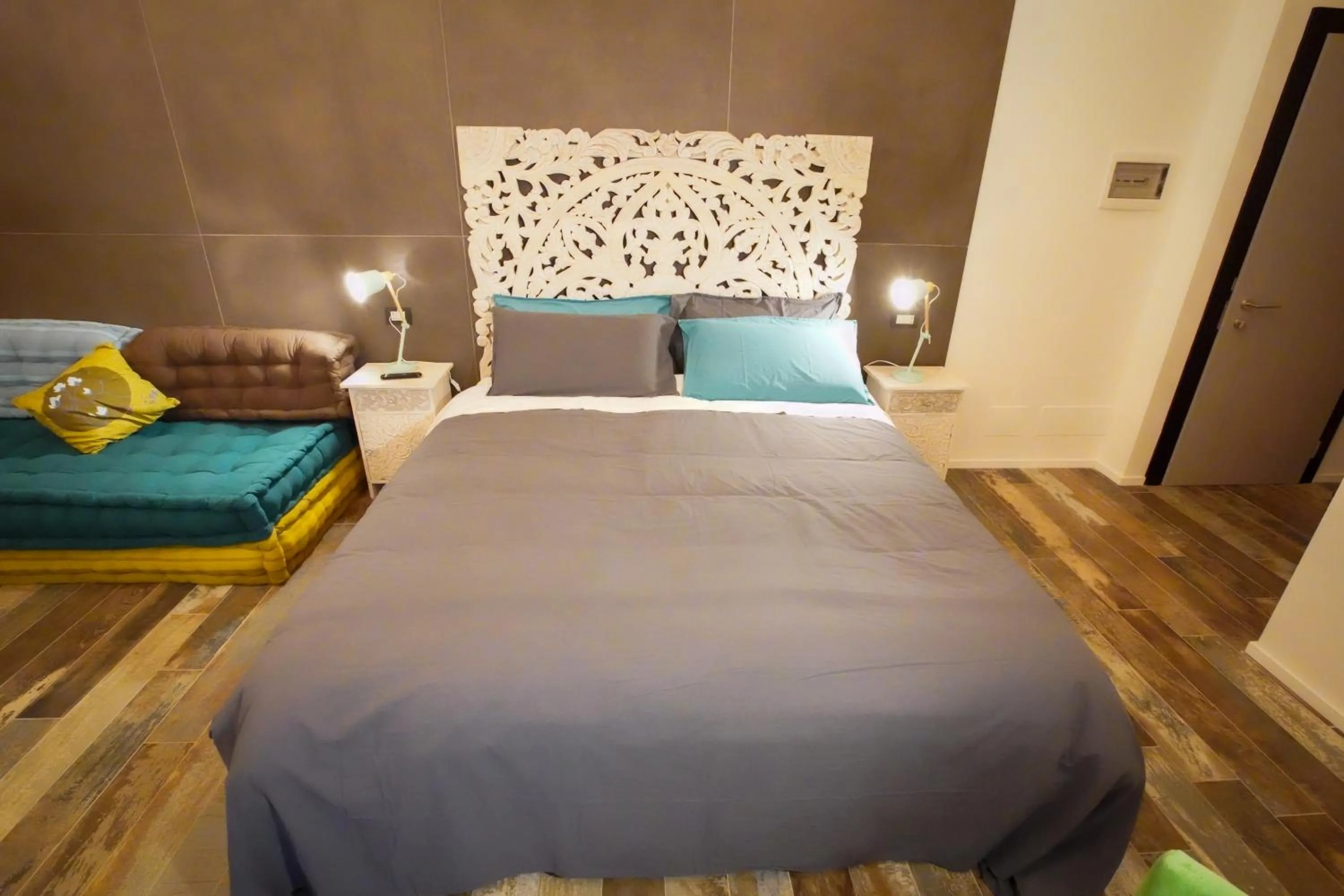 Bedroom, Bed in Rosso Cortese