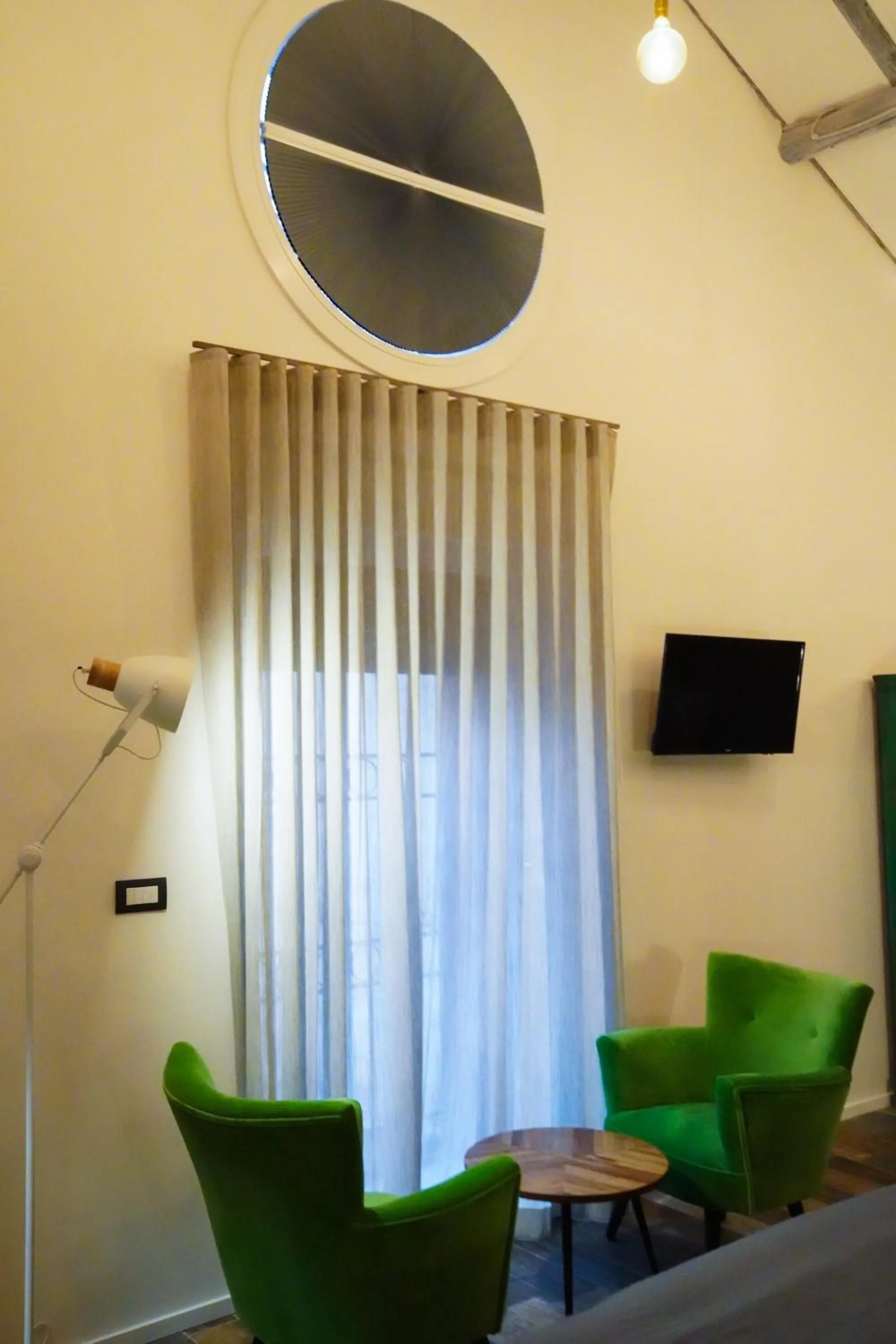 Bedroom in Rosso Cortese