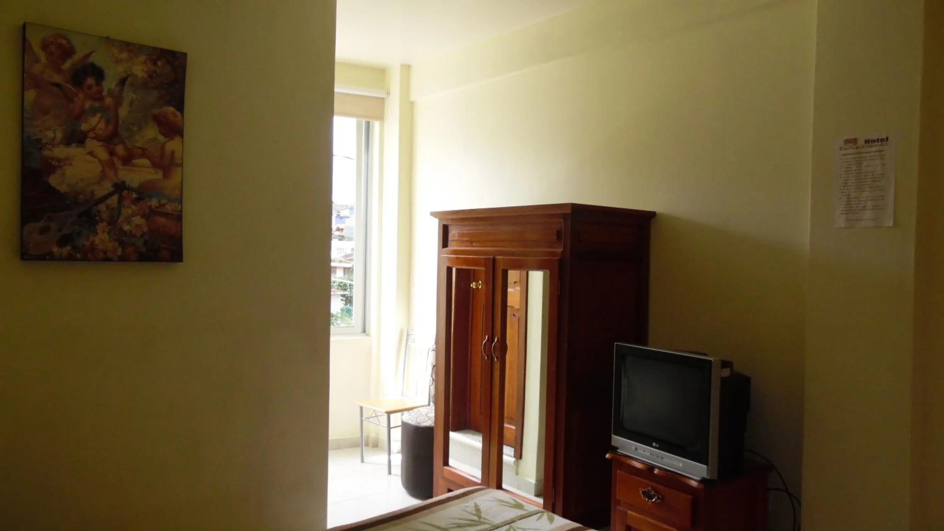 Photo of the whole room in Hotel Renacimiento