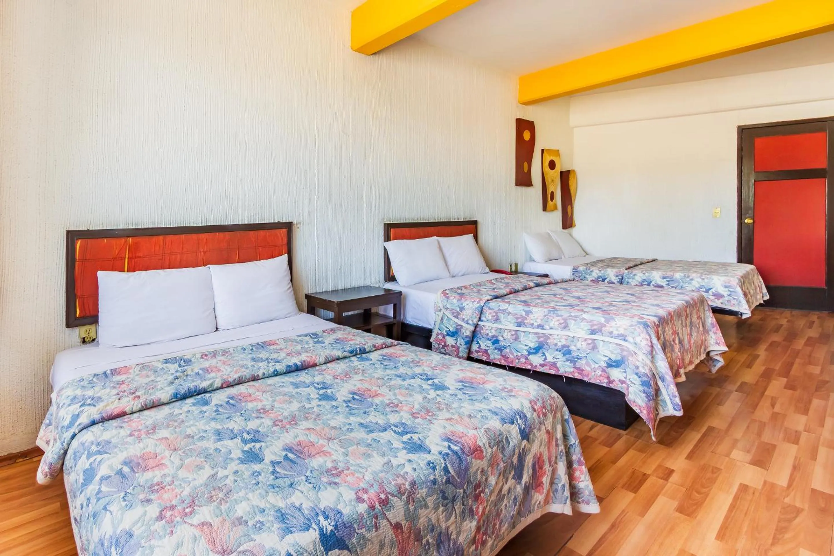 Bedroom, Bed in Capital O Nueva Galicia, Guadalajara centro downtown