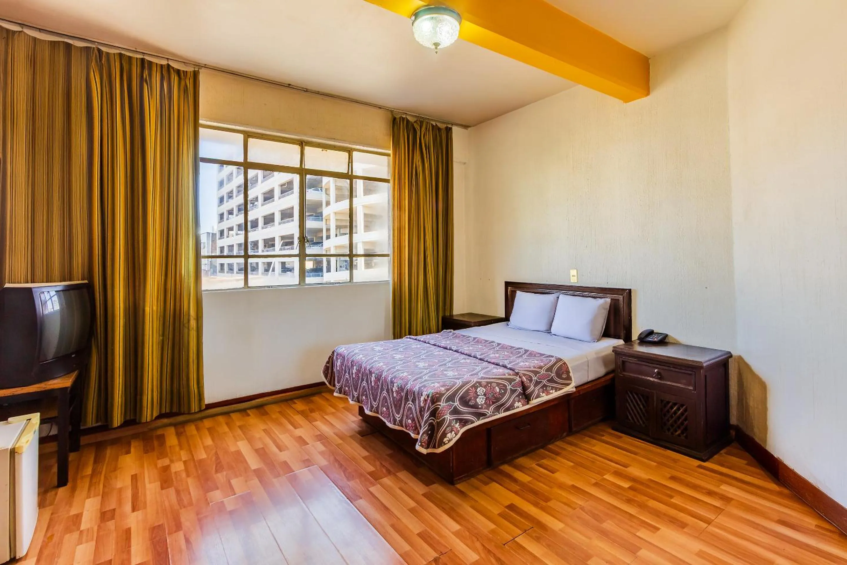 Bedroom, Bed in Capital O Nueva Galicia, Guadalajara centro downtown