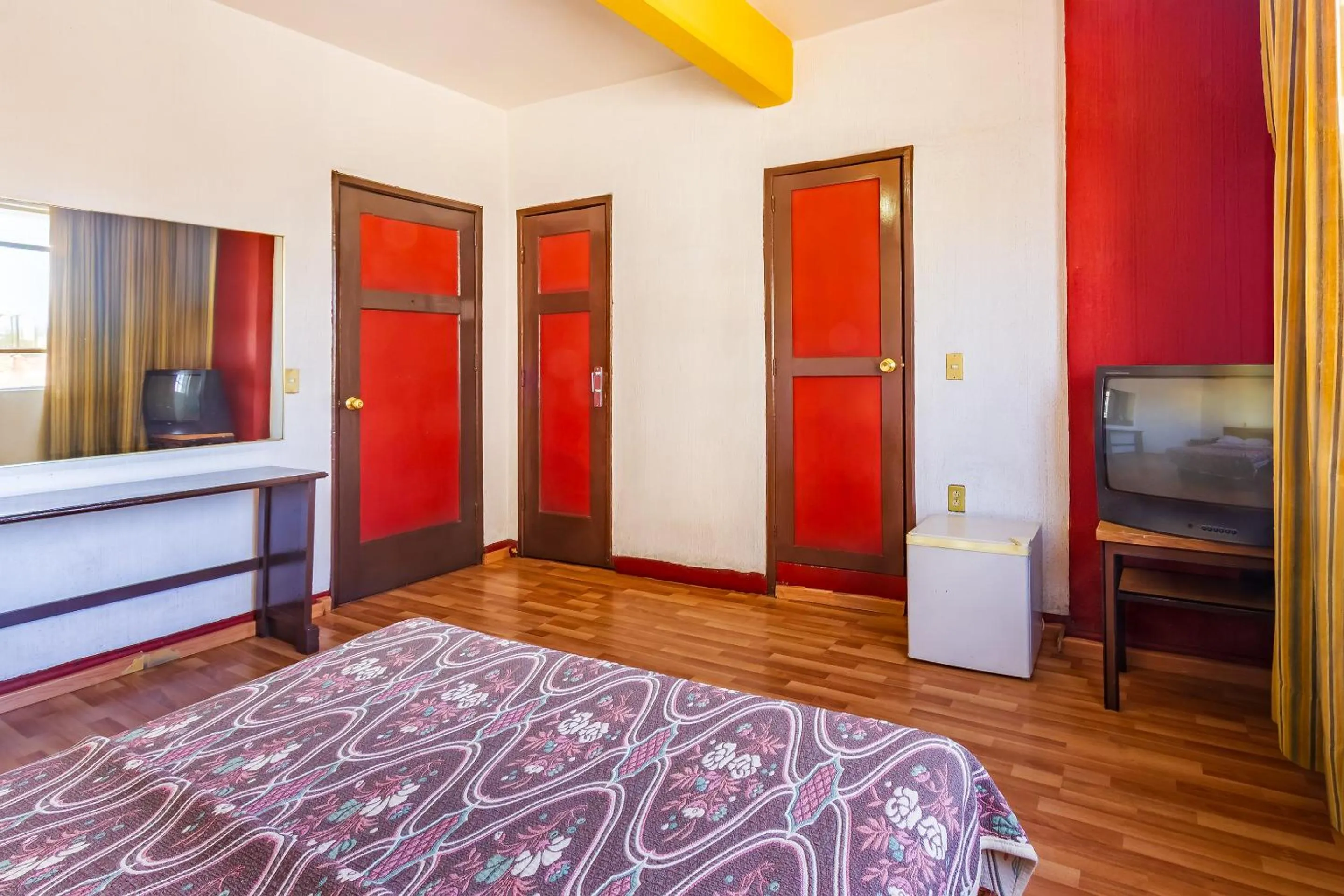 Bedroom, Bed in Capital O Nueva Galicia, Guadalajara centro downtown