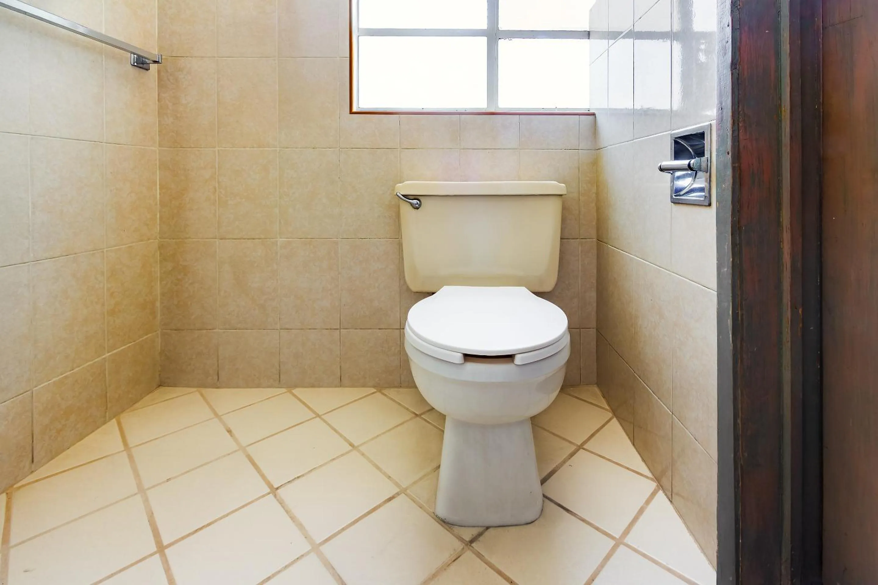 Bathroom in Capital O Nueva Galicia, Guadalajara centro downtown