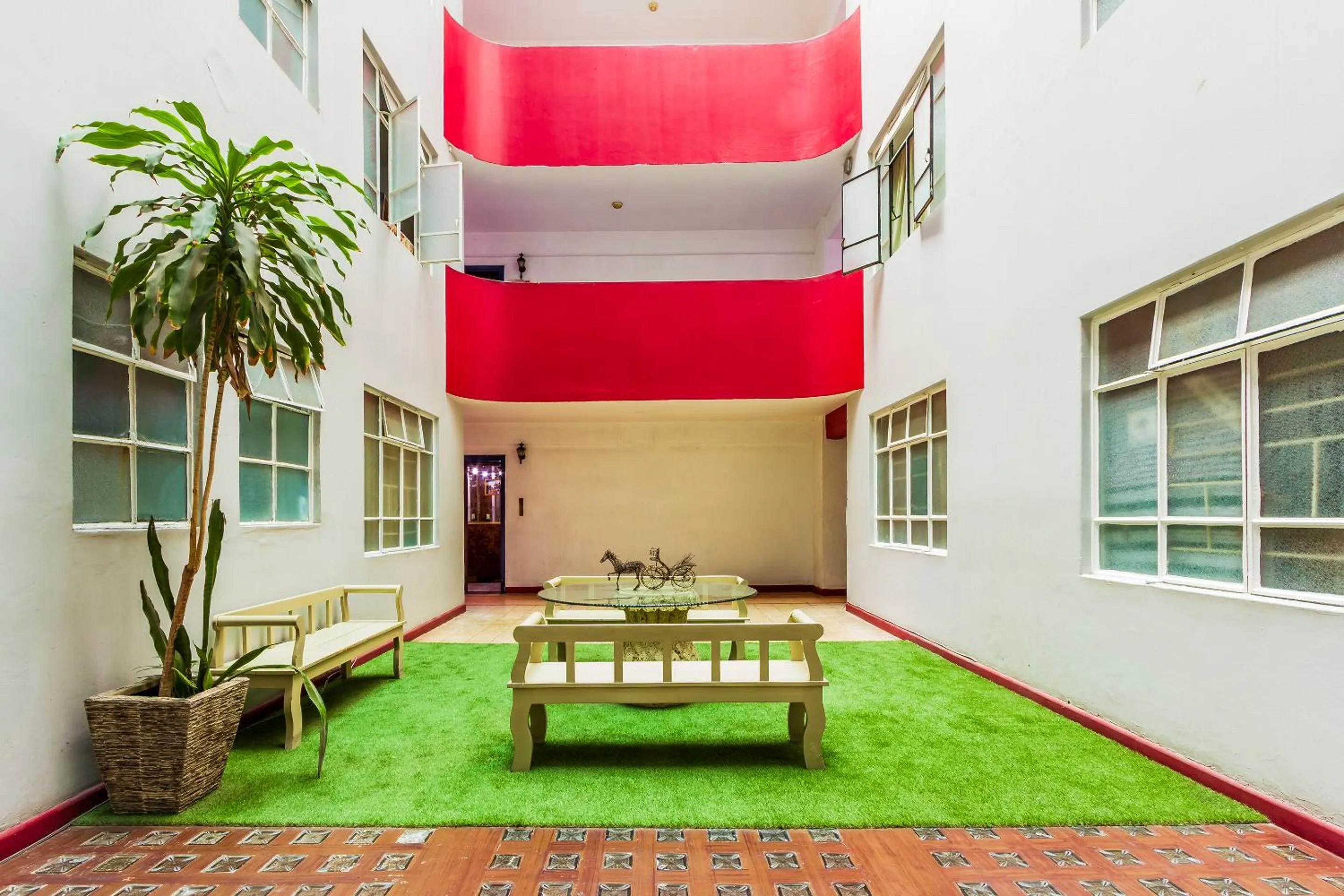 Area and facilities in Capital O Nueva Galicia, Guadalajara centro downtown