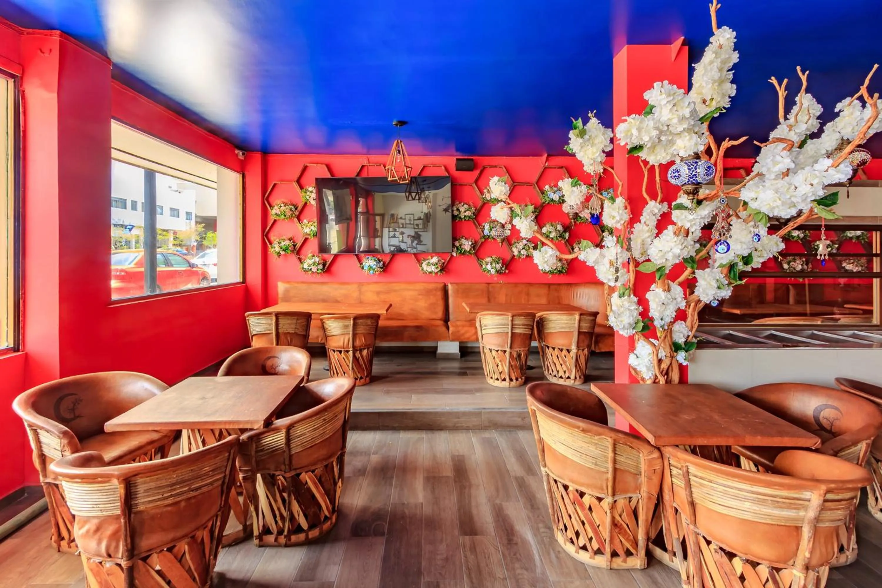 Restaurant/places to eat in OYO Hotel Colon Express