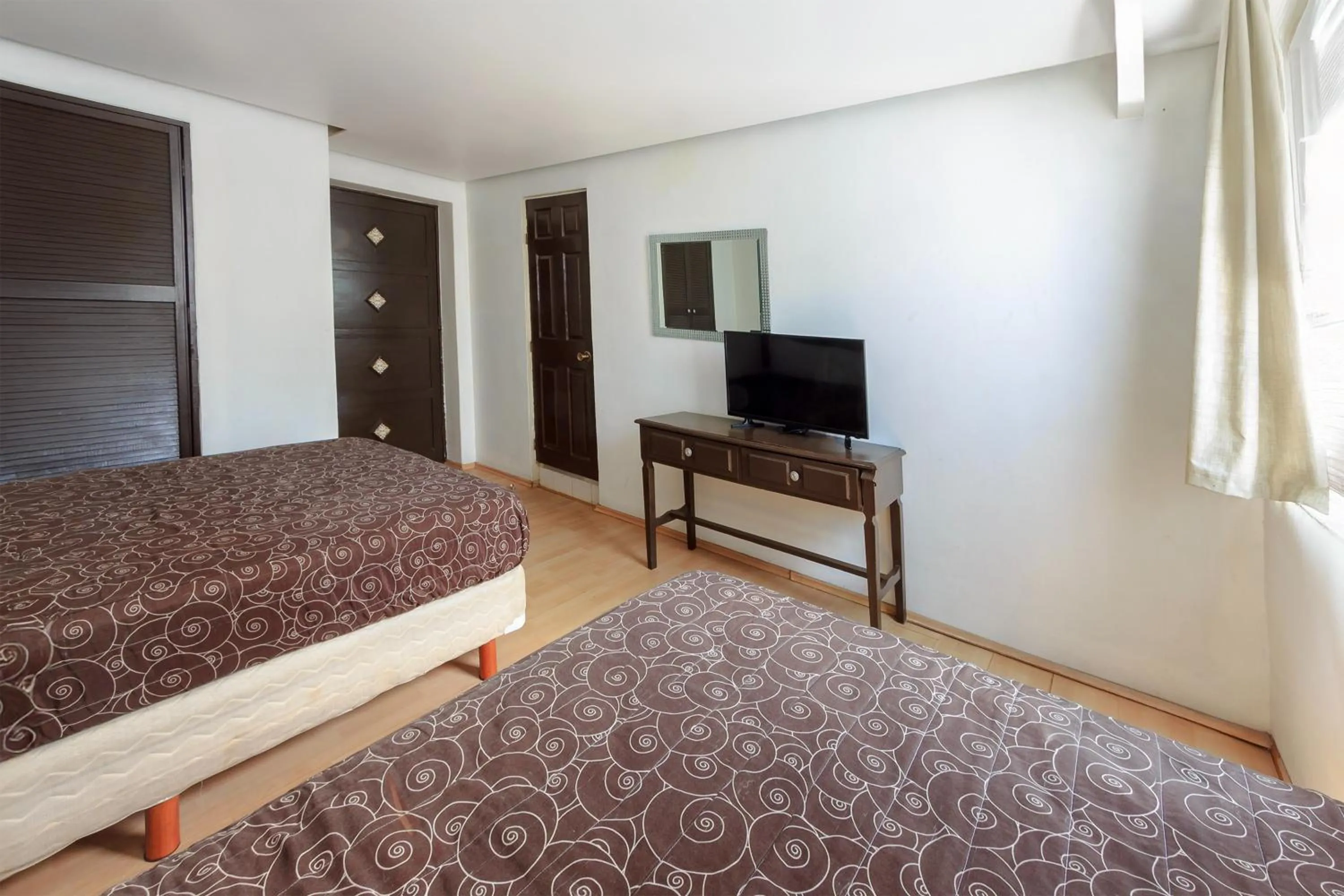 Bedroom, Bed in OYO Hotel Colon Express