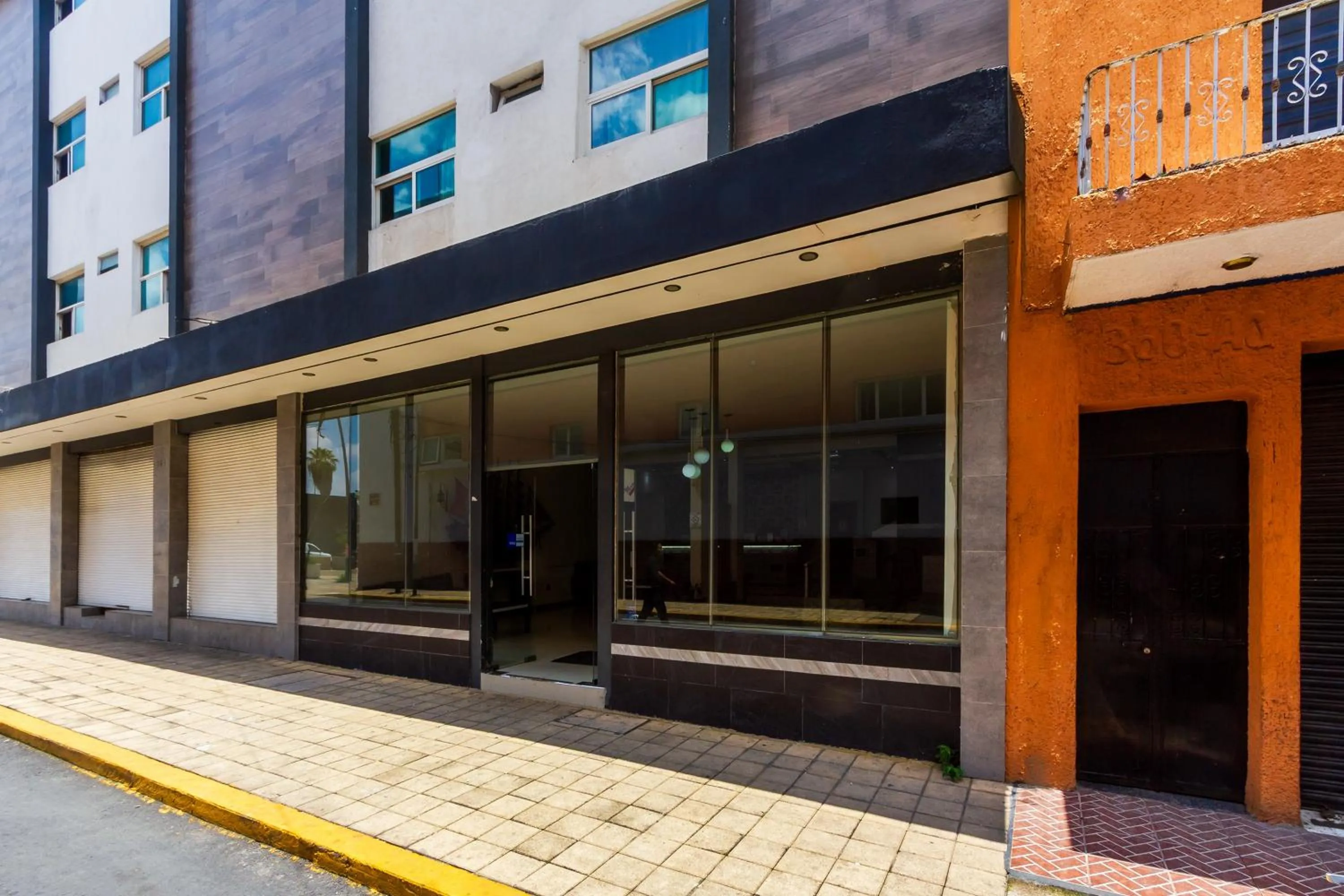 Facade/entrance in OYO Hotel Colon Express