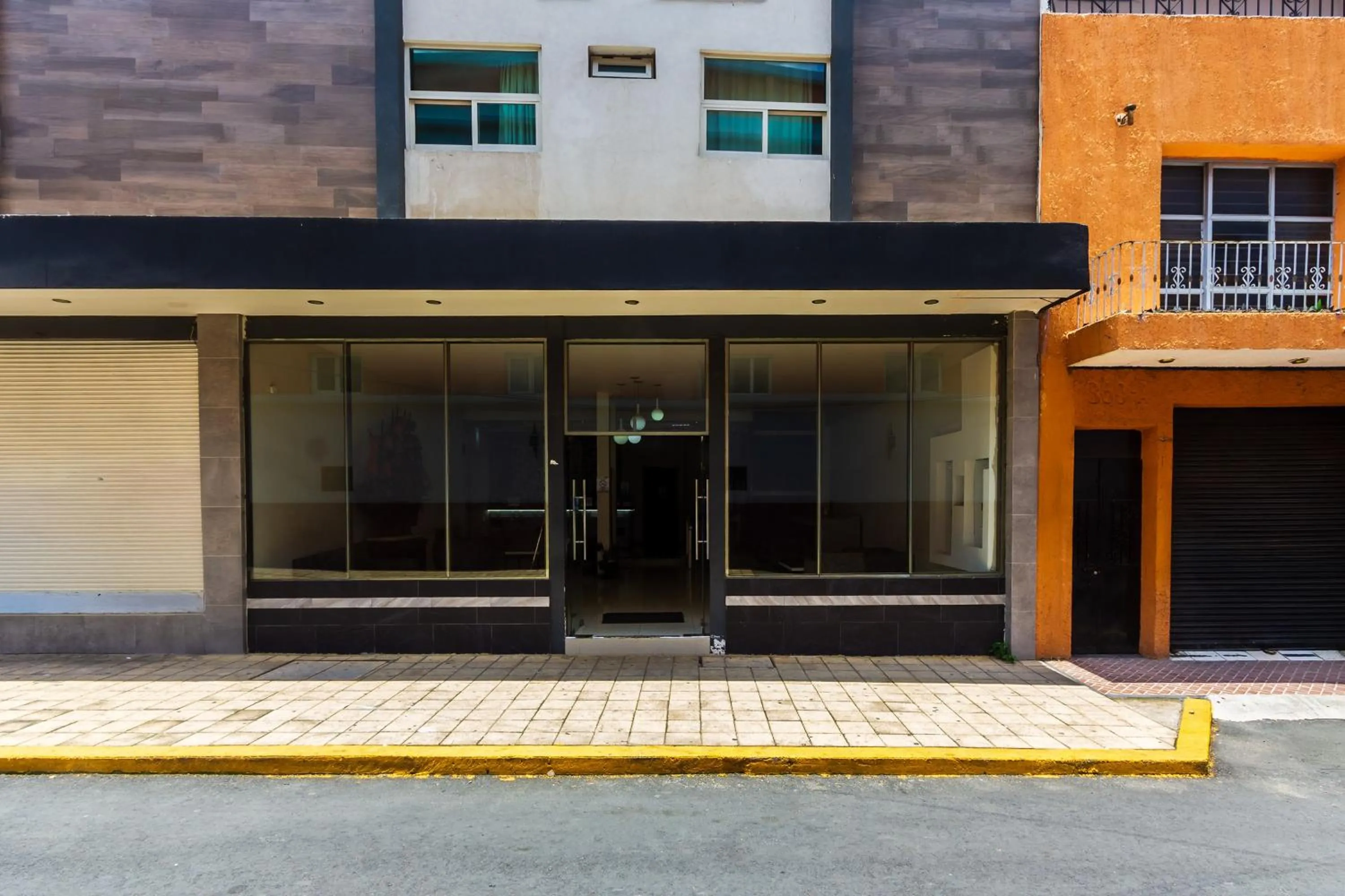 Facade/entrance in OYO Hotel Colon Express