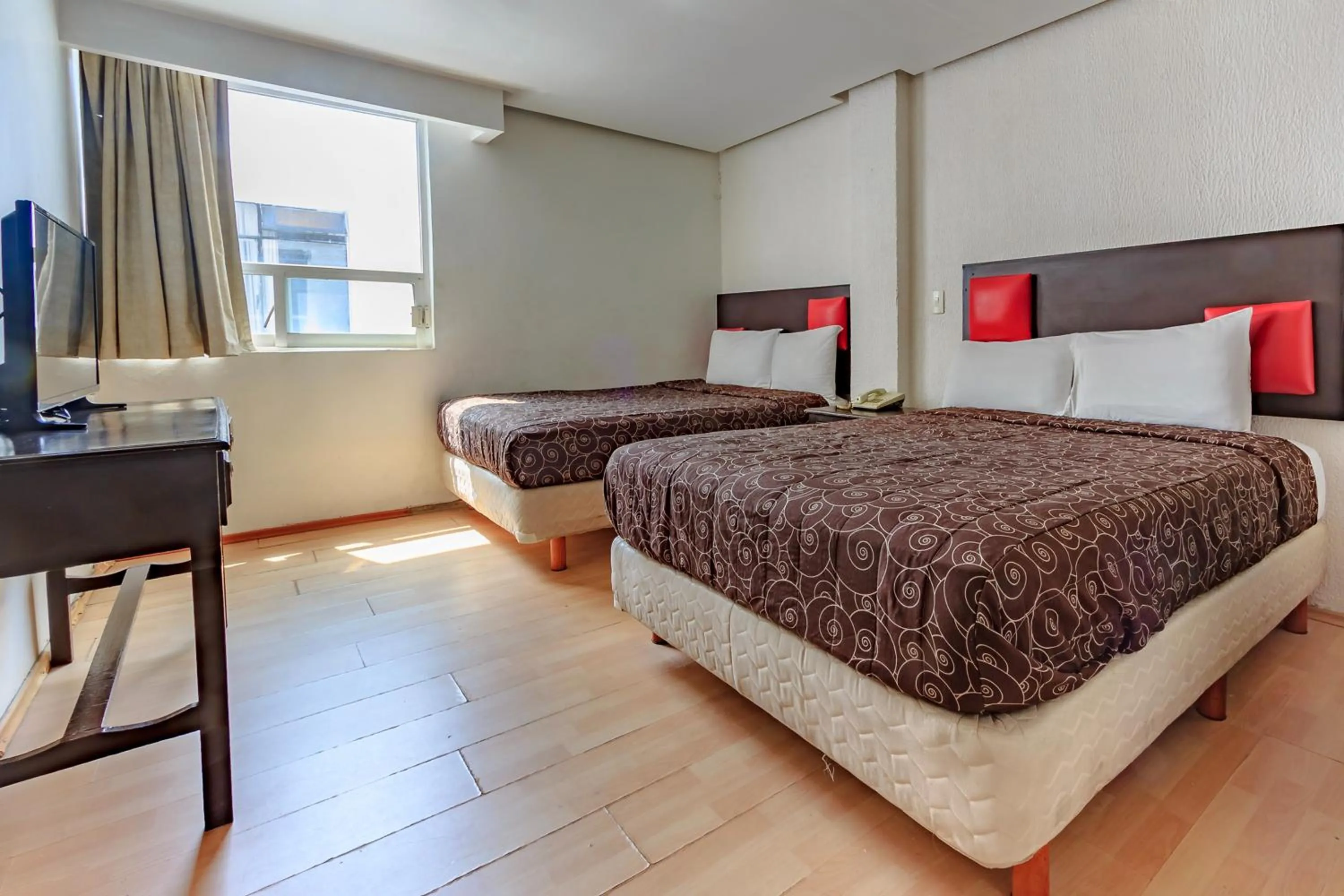 Bedroom, Bed in OYO Hotel Colon Express