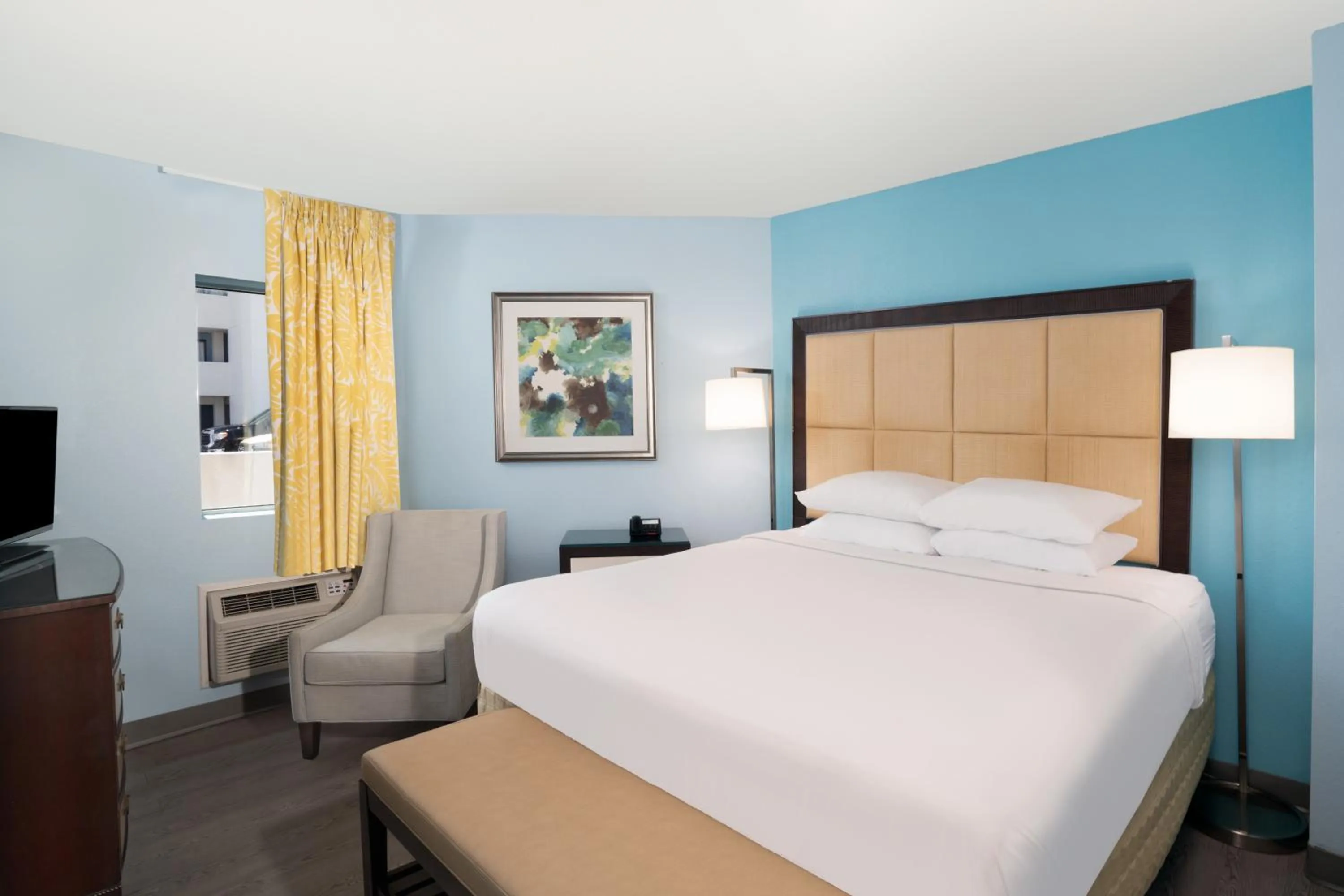 Bedroom, Bed in Palette Resort Myrtle Beach