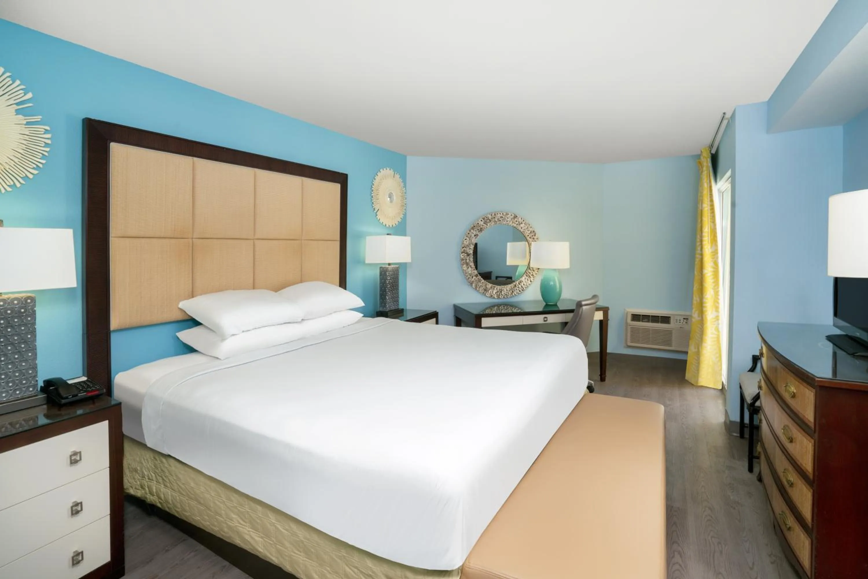 Bedroom, Bed in Palette Resort Myrtle Beach