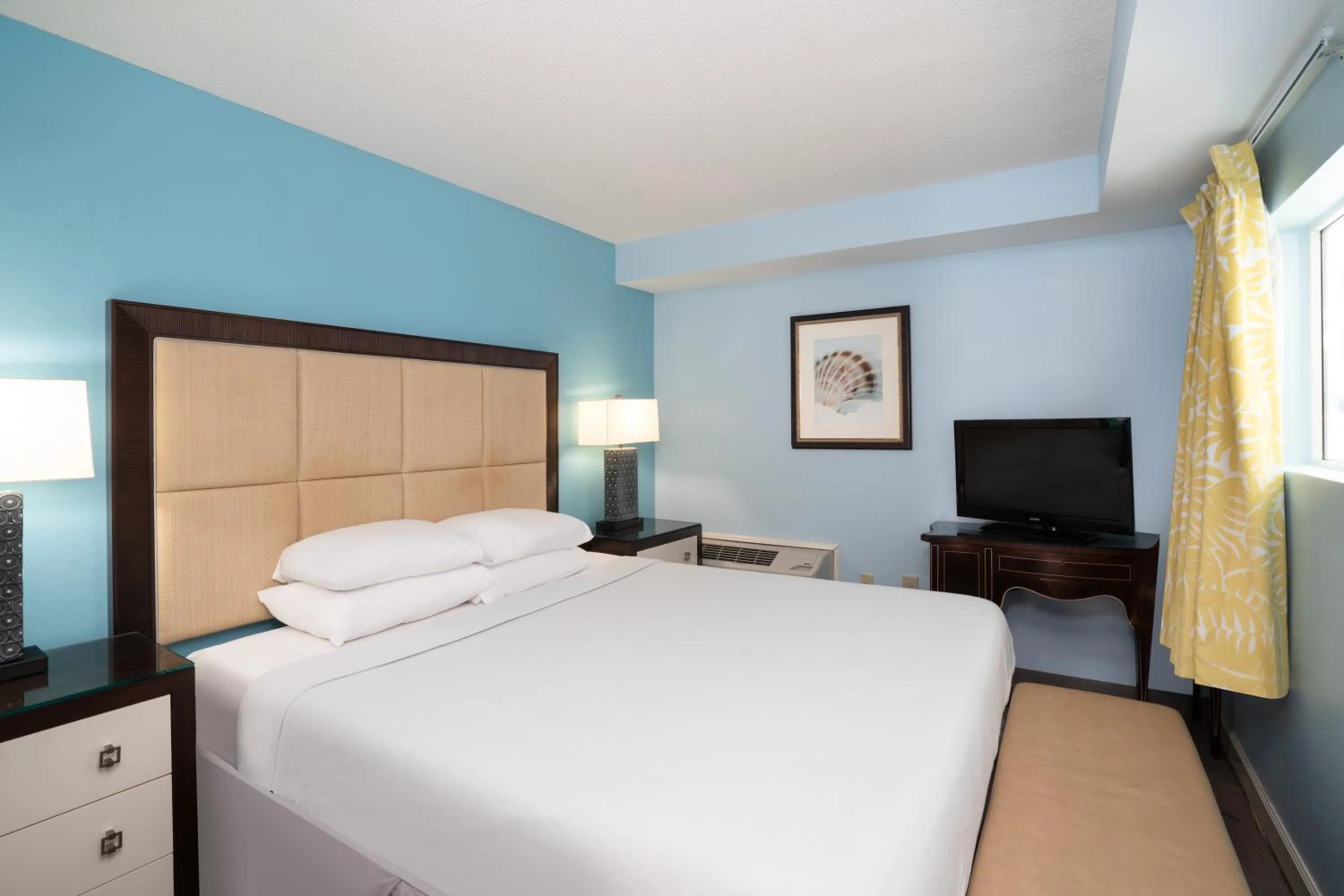 Bedroom, Bed in Palette Resort Myrtle Beach