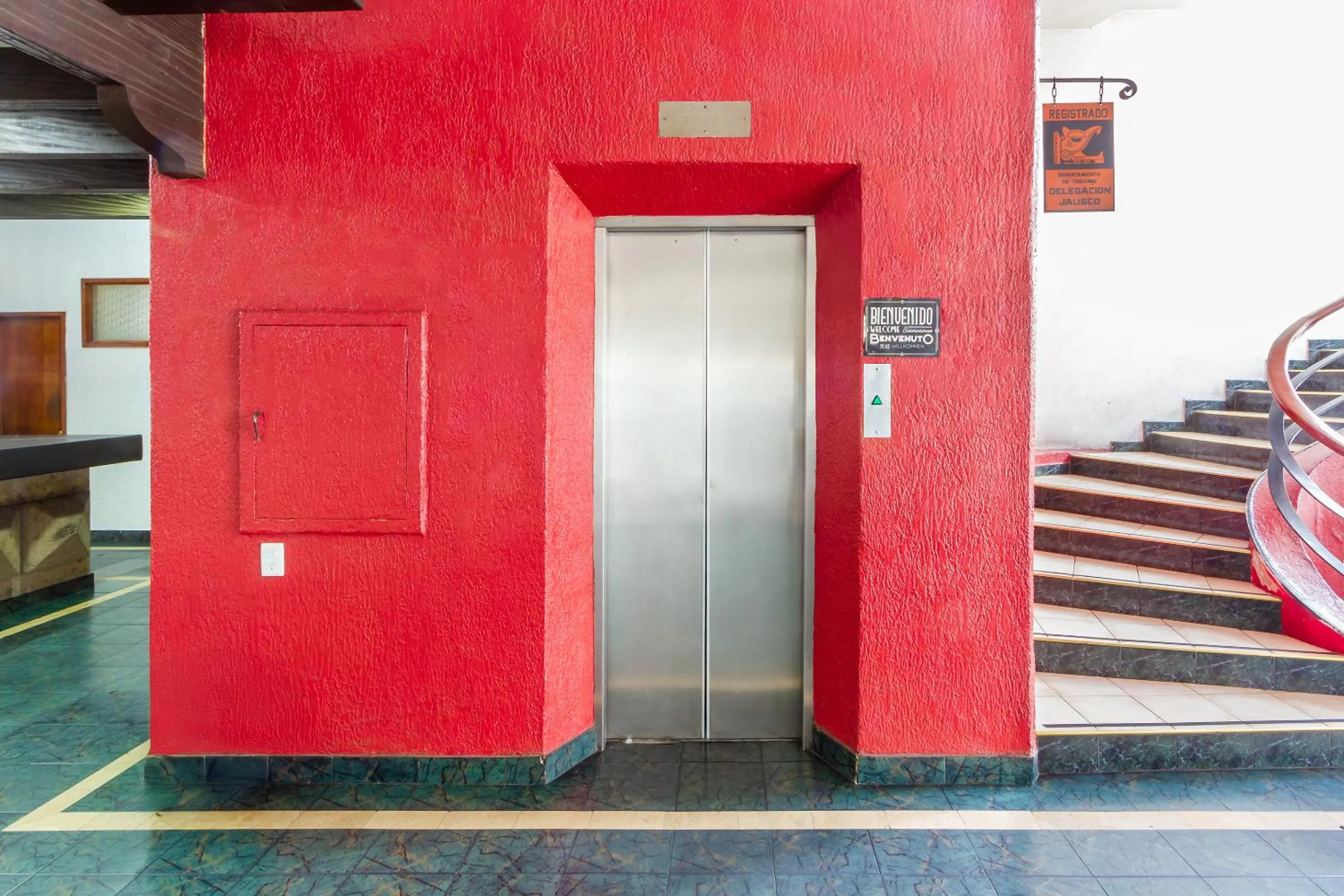 elevator in OYO Hotel Del Parque