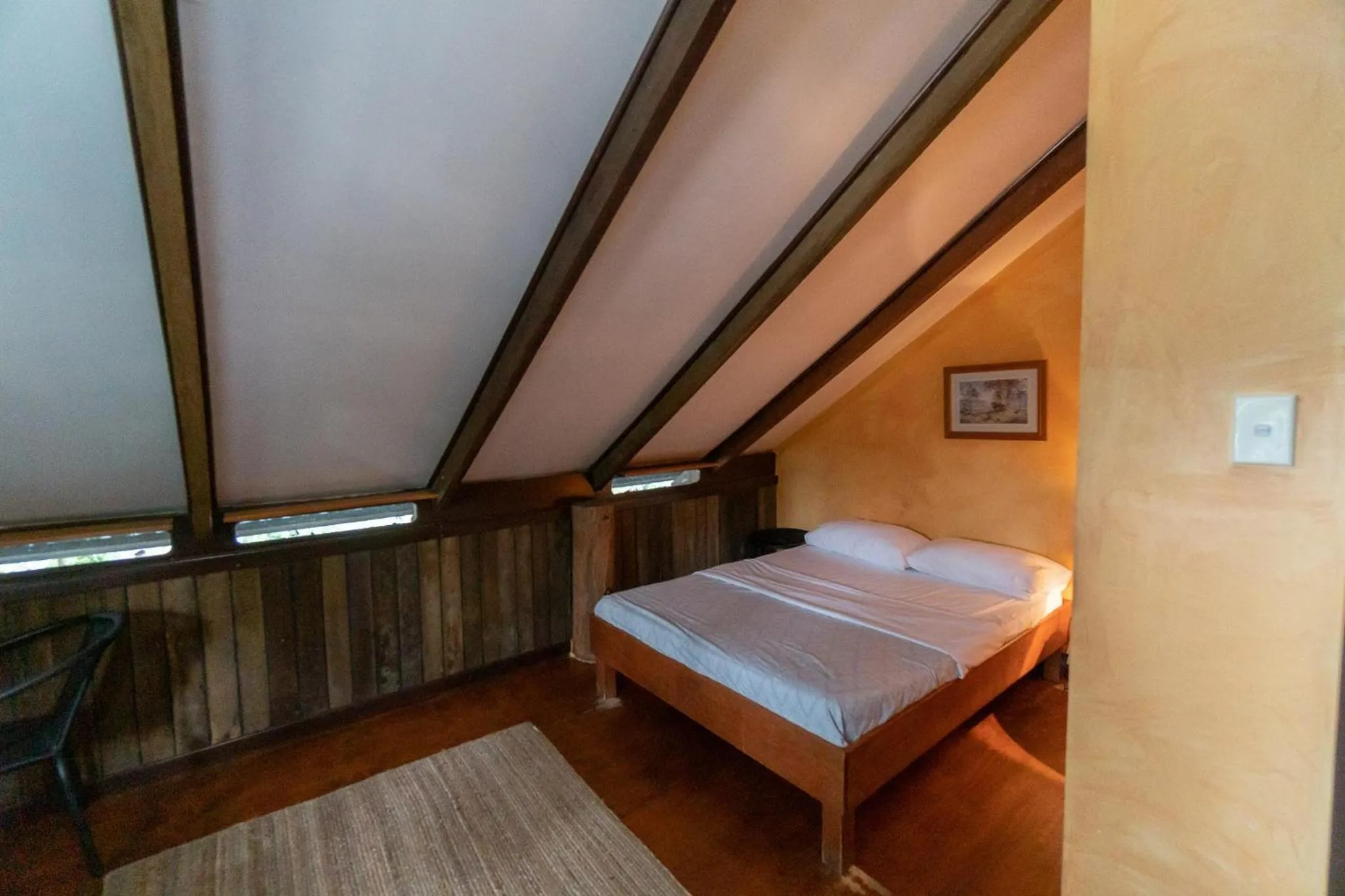 Photo of the whole room, Bed in Woolshed Eco Lodge