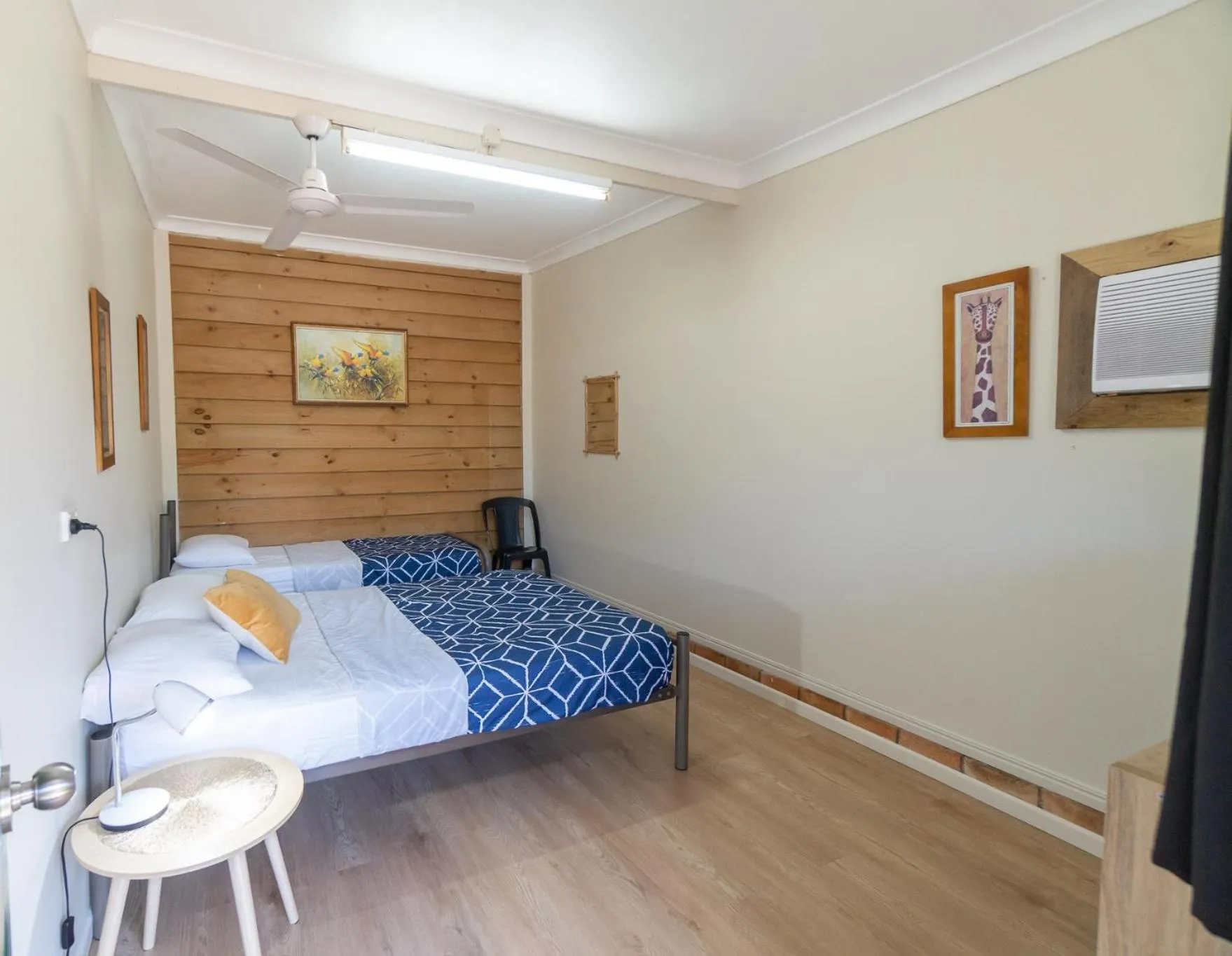 Photo of the whole room, Bed in Woolshed Eco Lodge