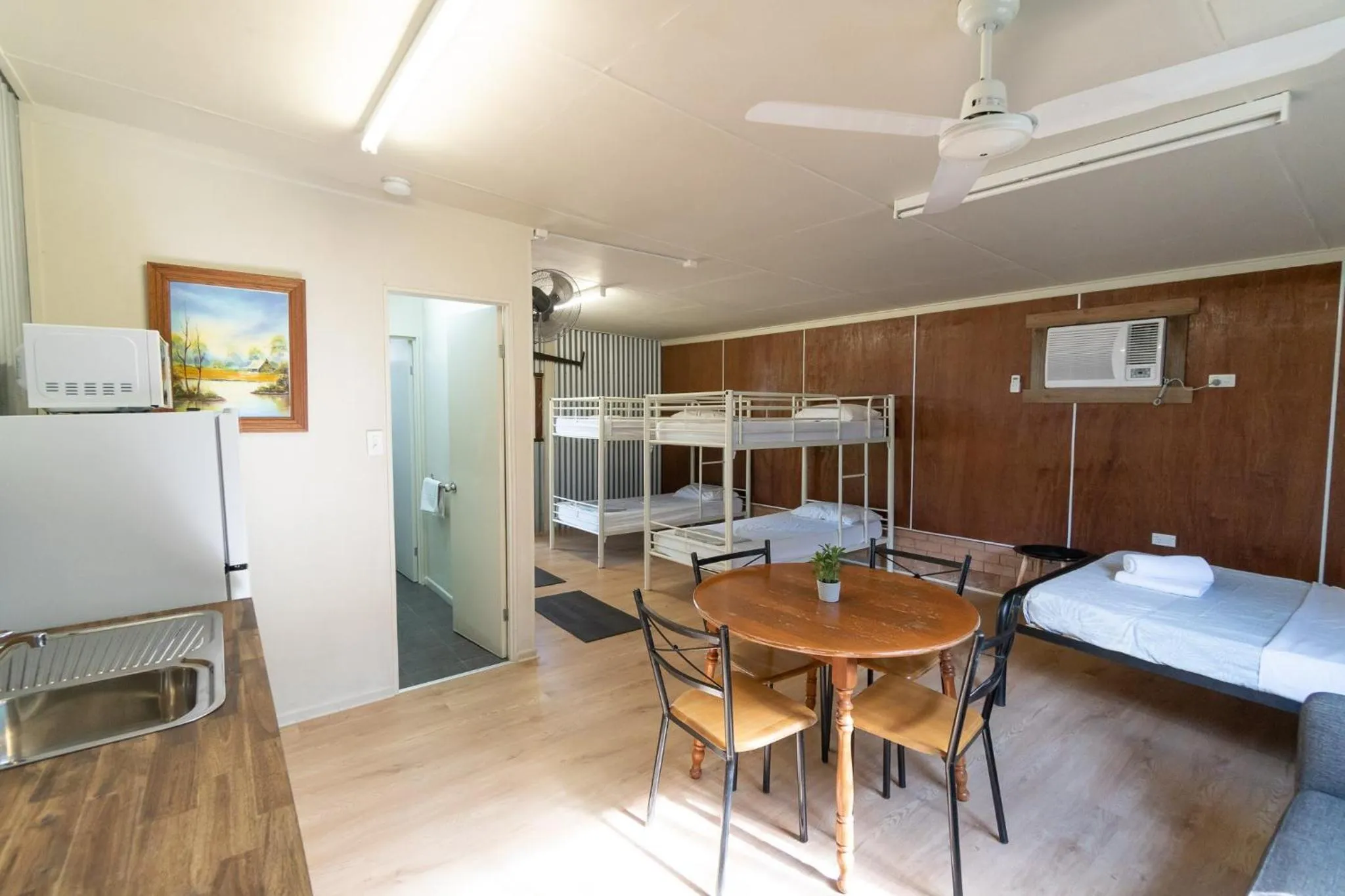 Kitchen or kitchenette, Bed in Woolshed Eco Lodge