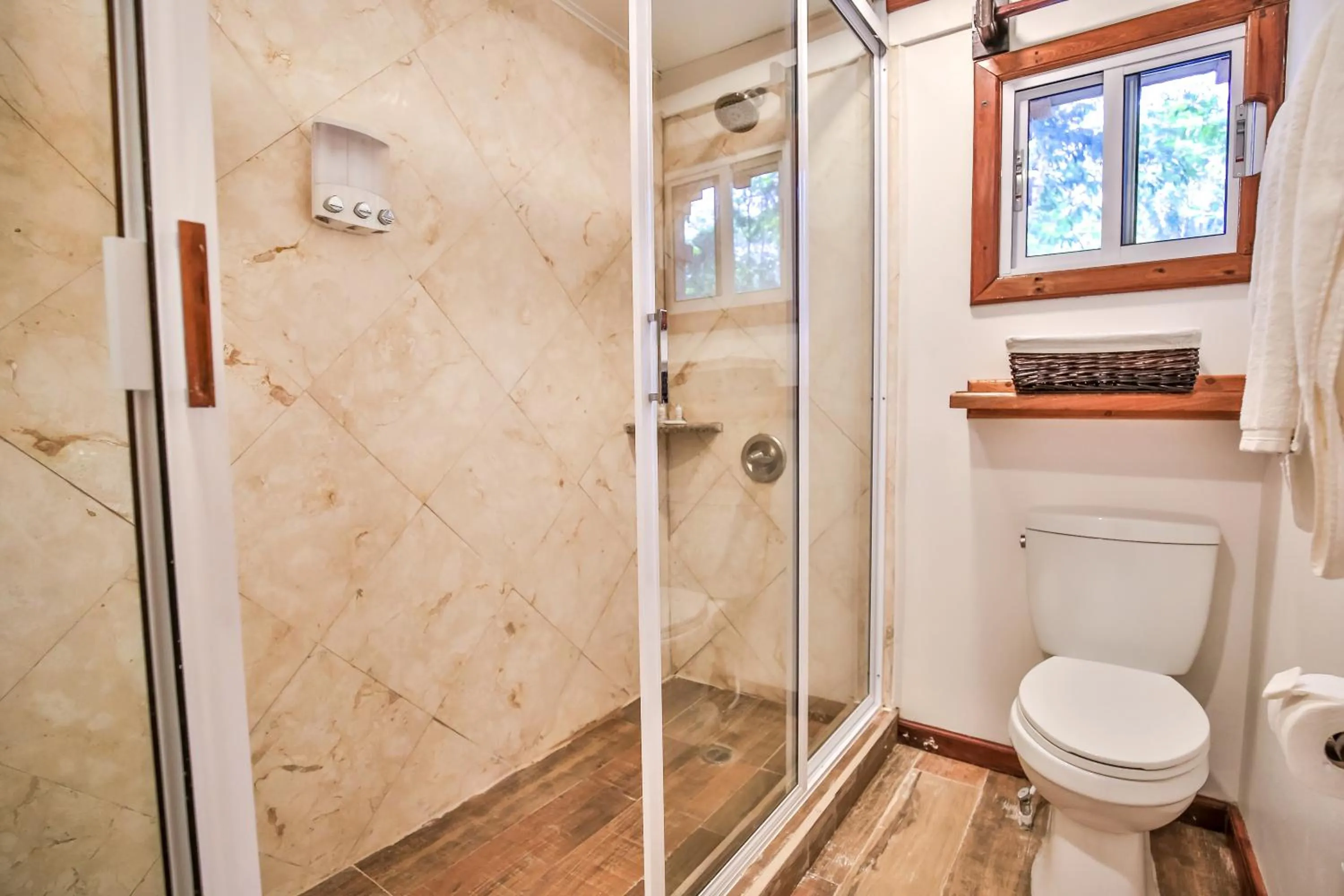 Bathroom in Falling Leaves Lodge