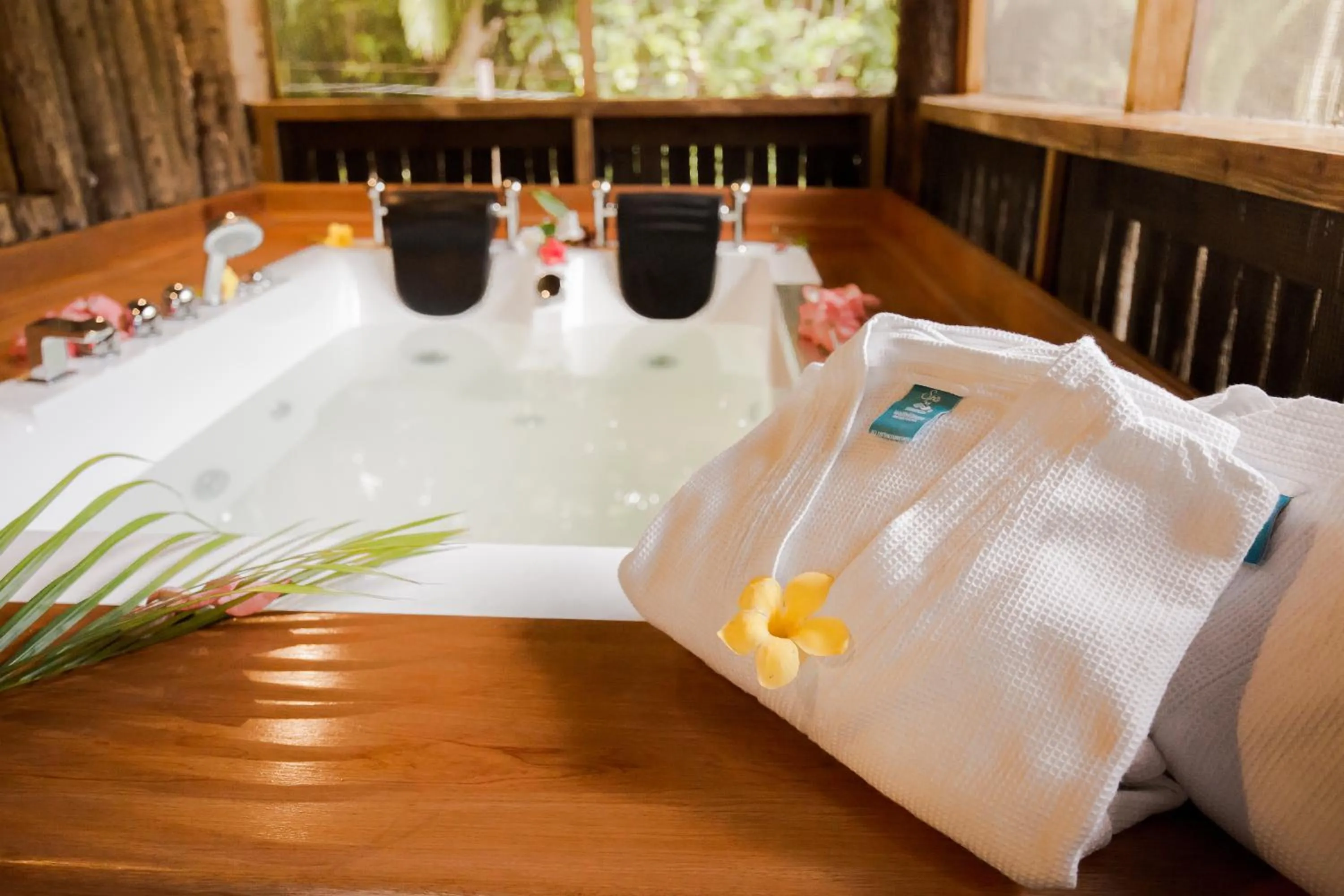 Hot Tub in Falling Leaves Lodge