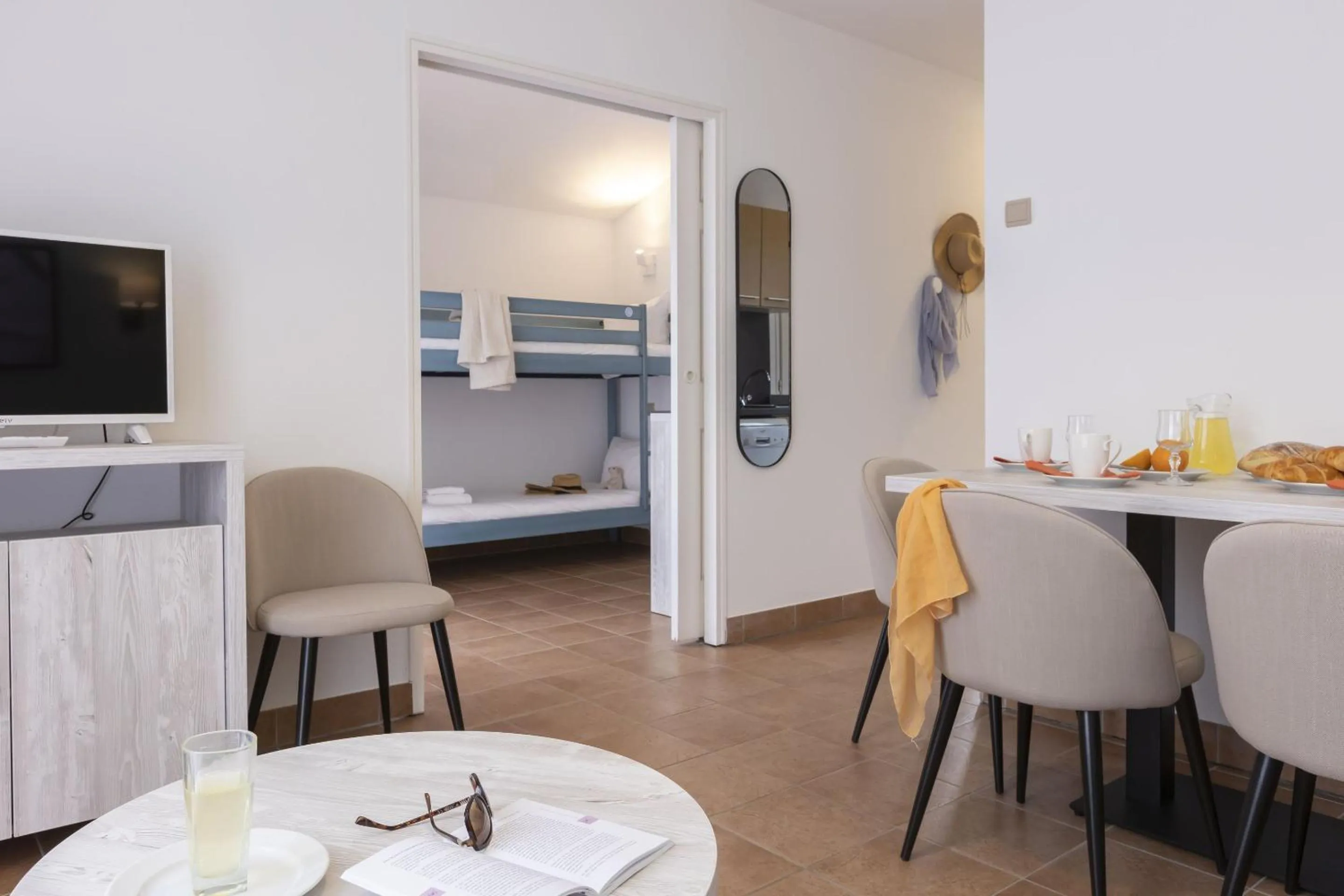 Dining area in Résidence Odalys Les Greens du Bassin